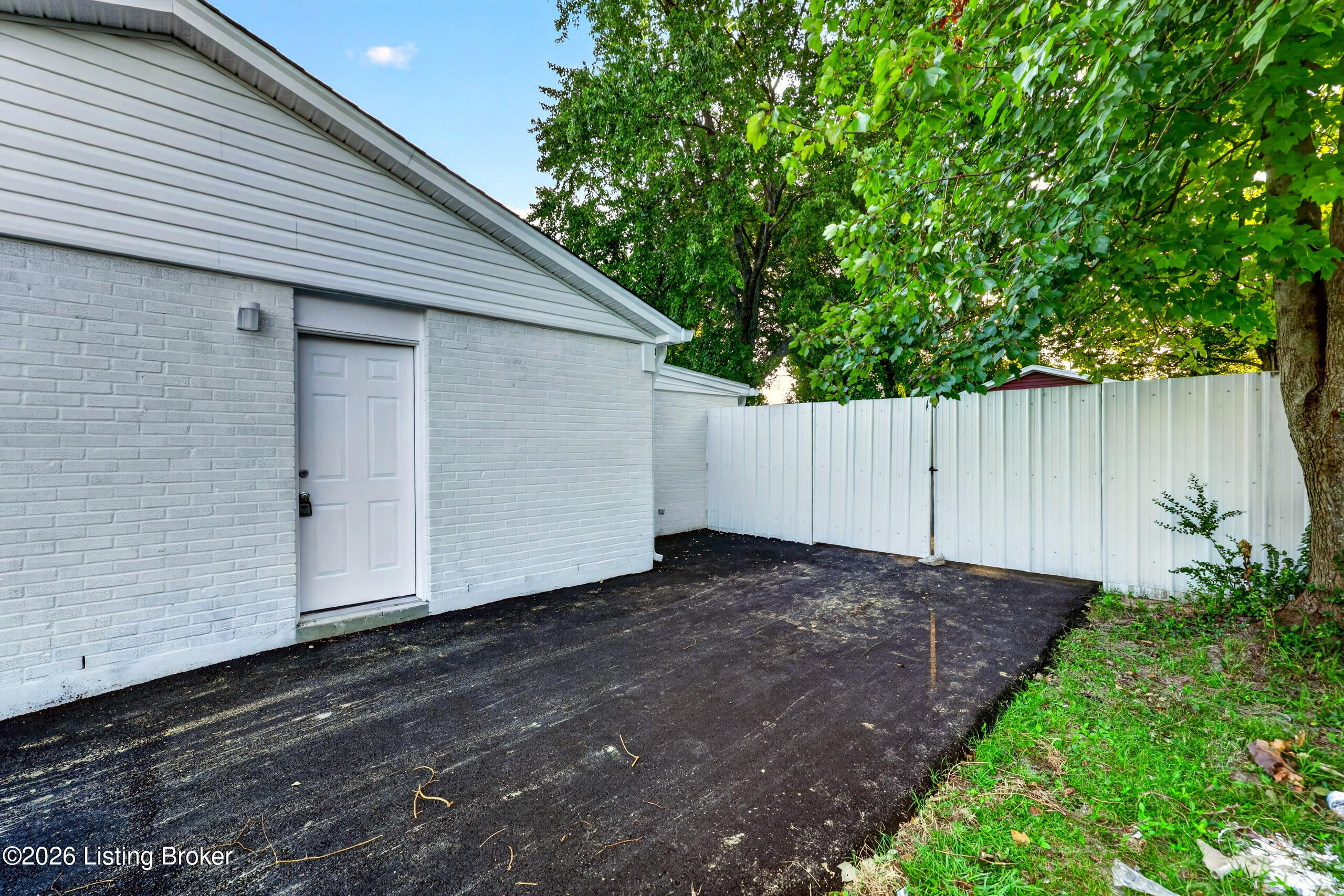 9817 Saturn Dr Property Photo 39