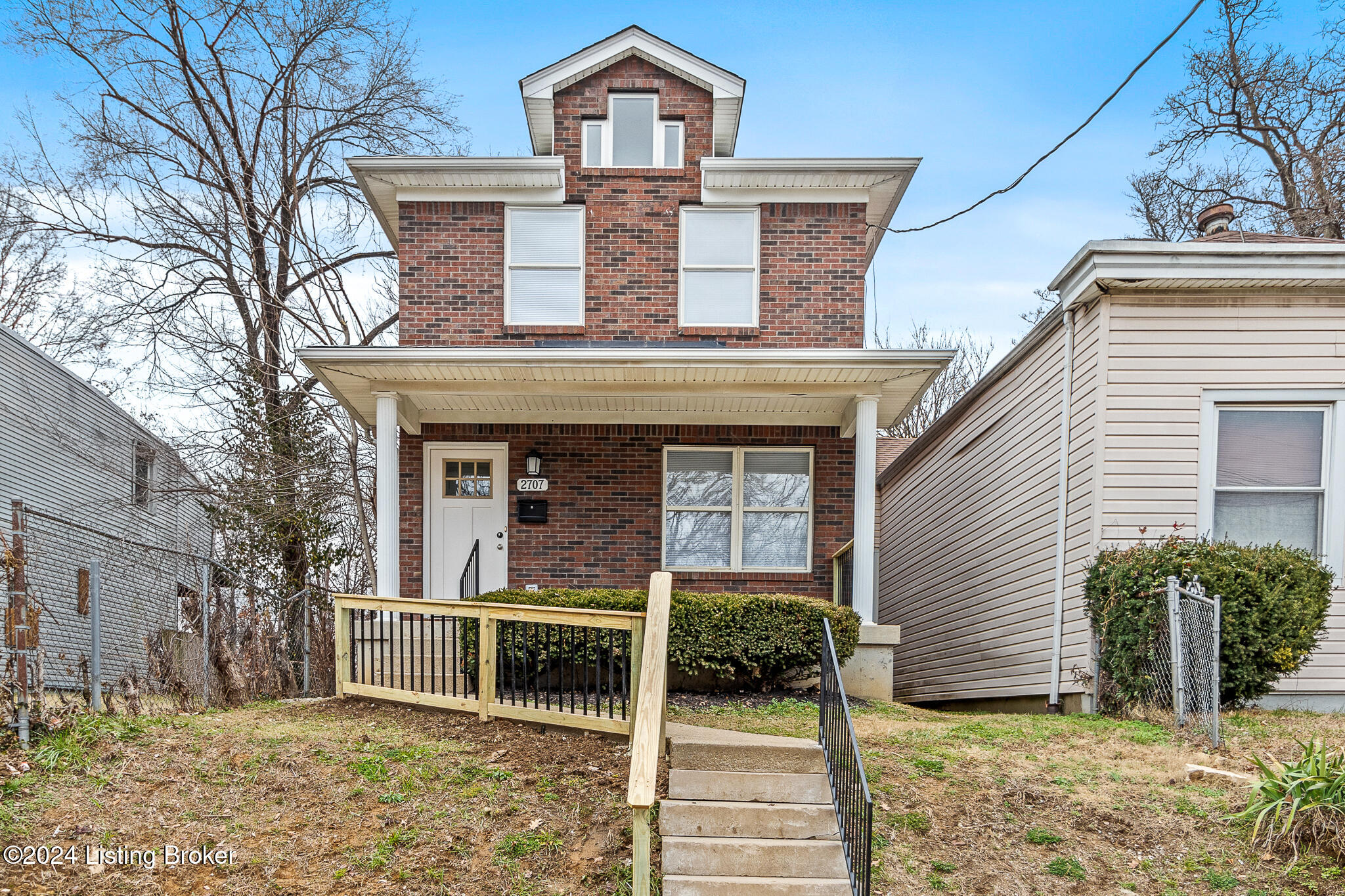 2707 W Madison St Property Photo 1