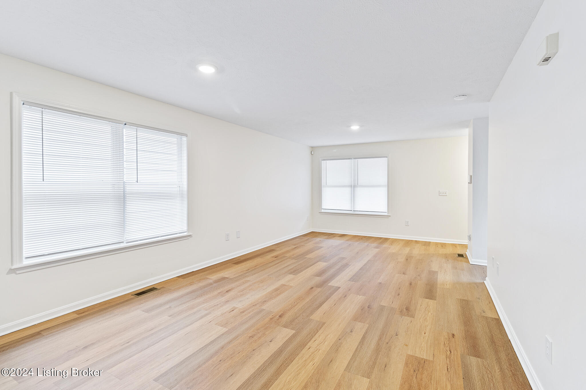 2707 W Madison St Property Photo 5