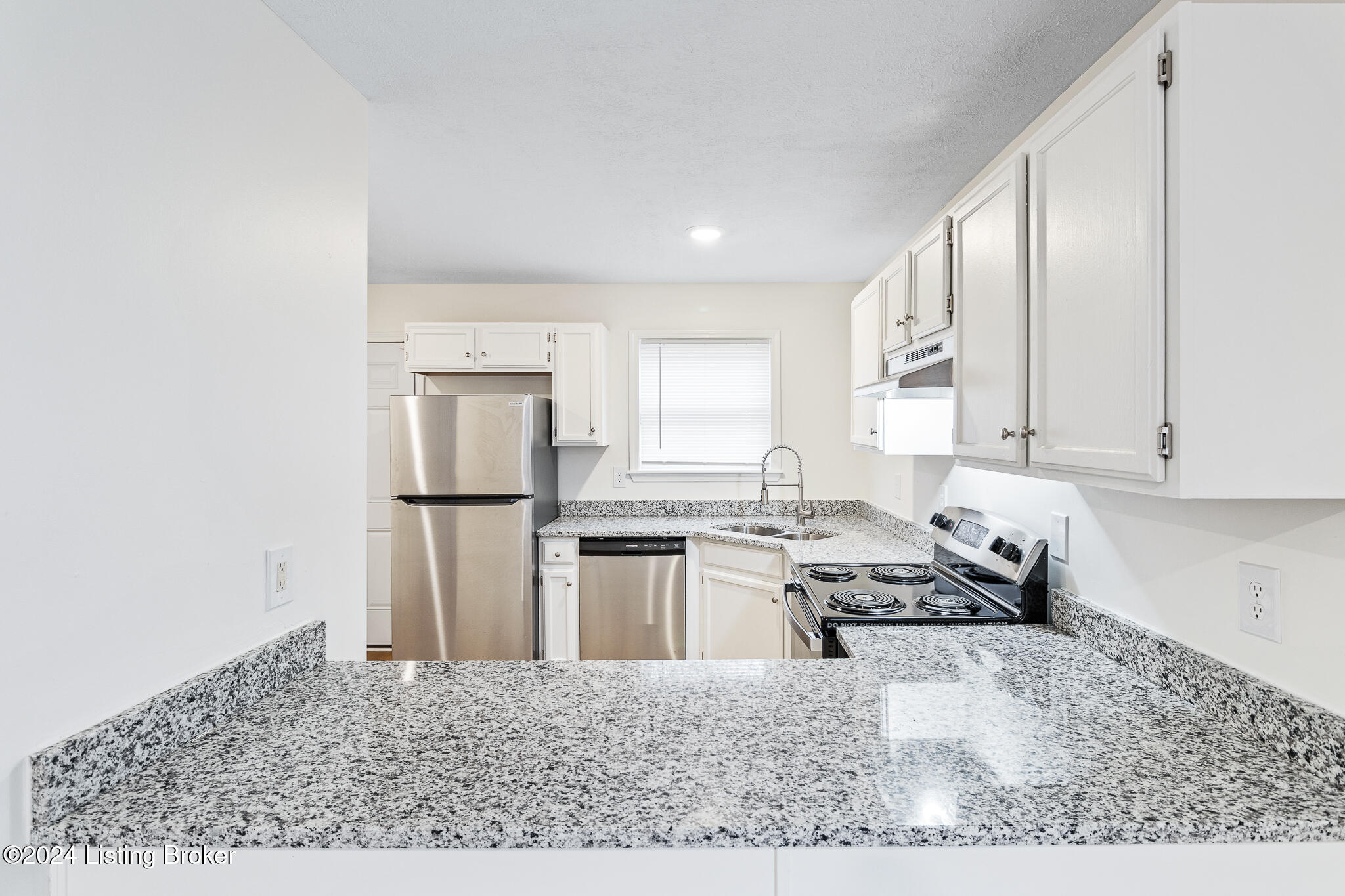 2707 W Madison St Property Photo 6
