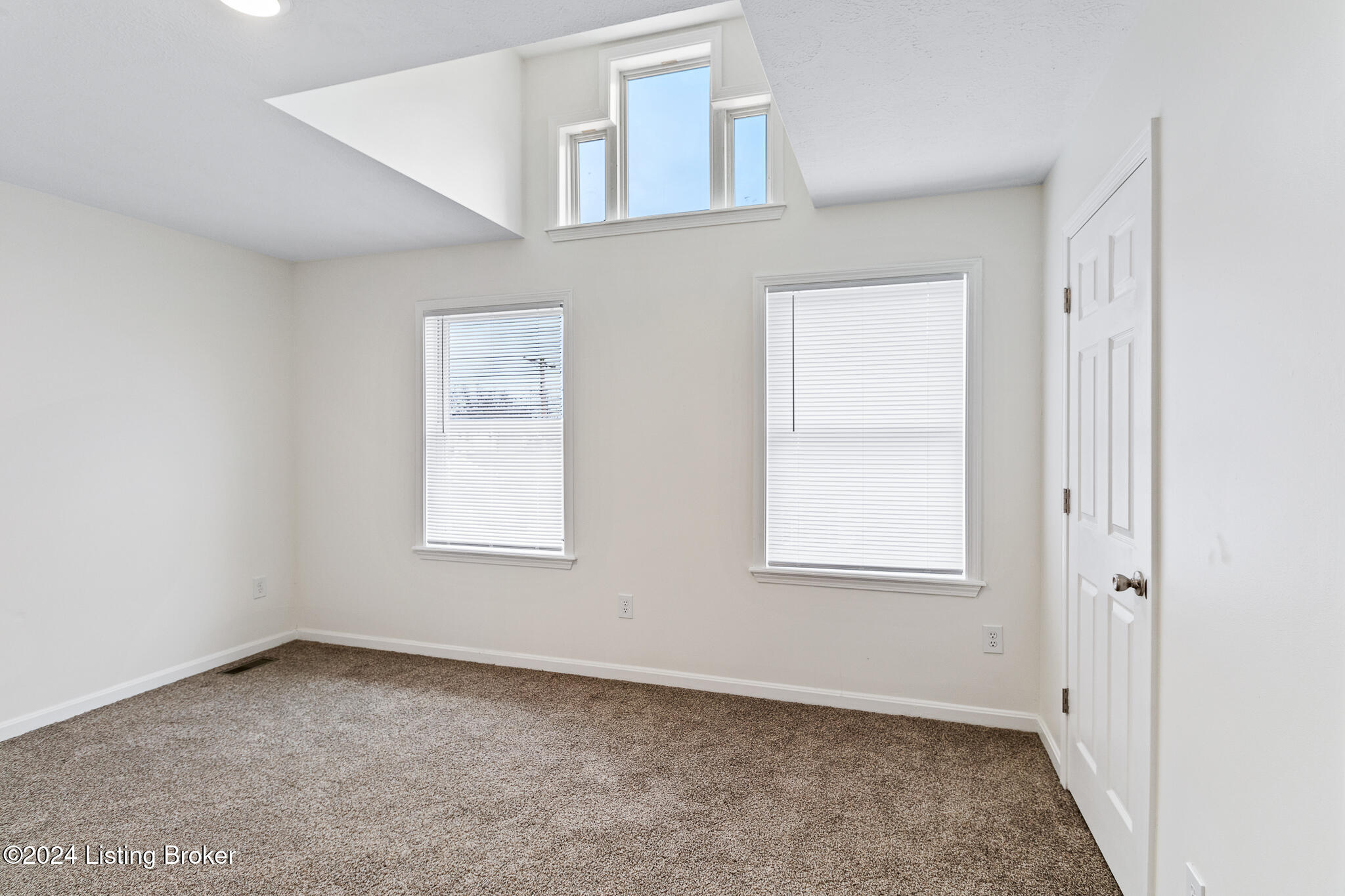 2707 W Madison St Property Photo 14
