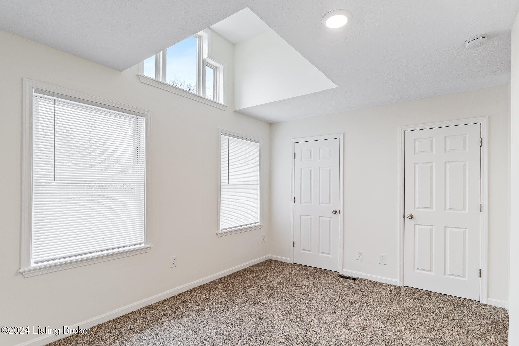 2707 W Madison St Property Photo 15
