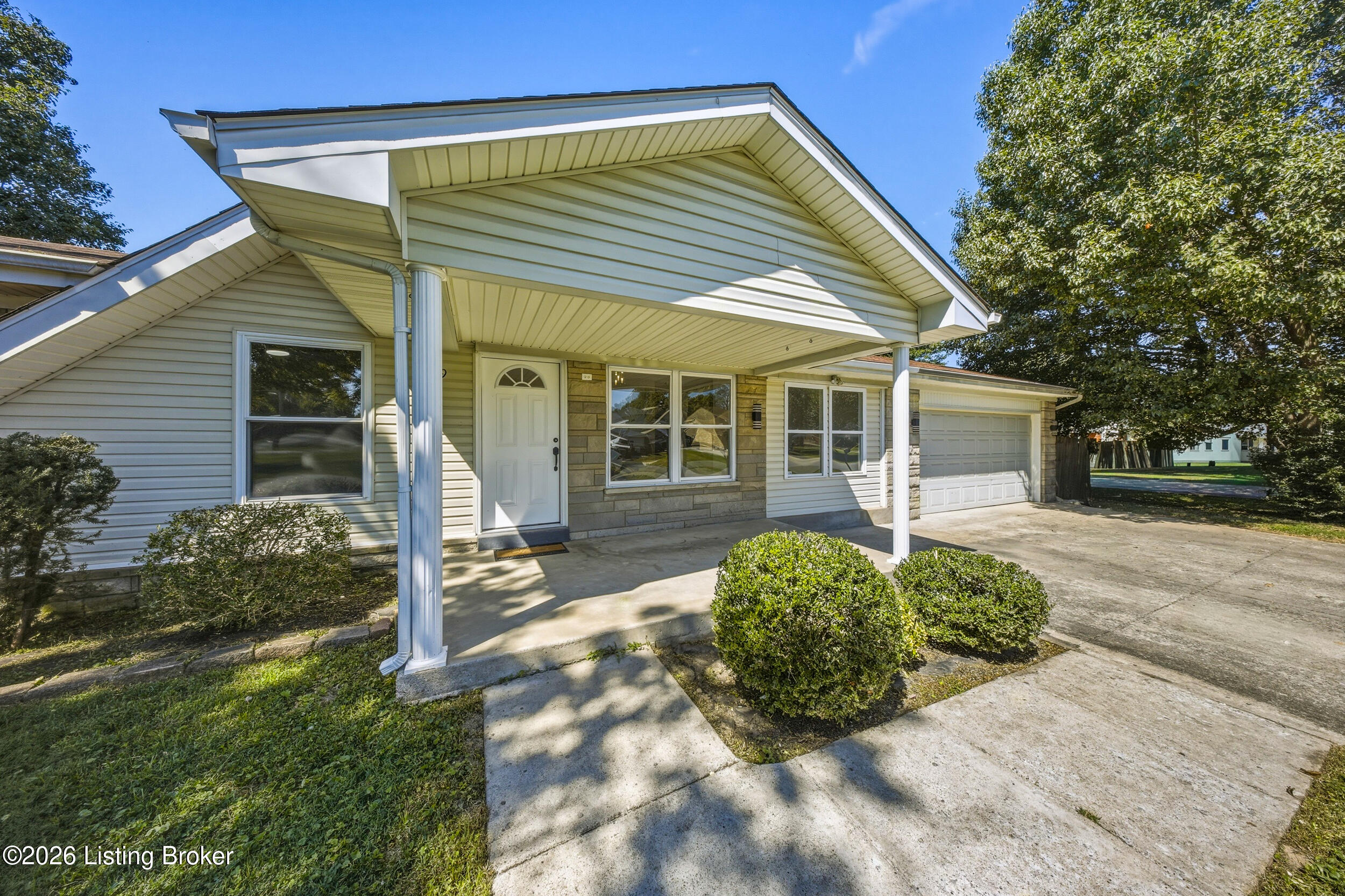 109 N Circlecrest Dr Property Photo 3
