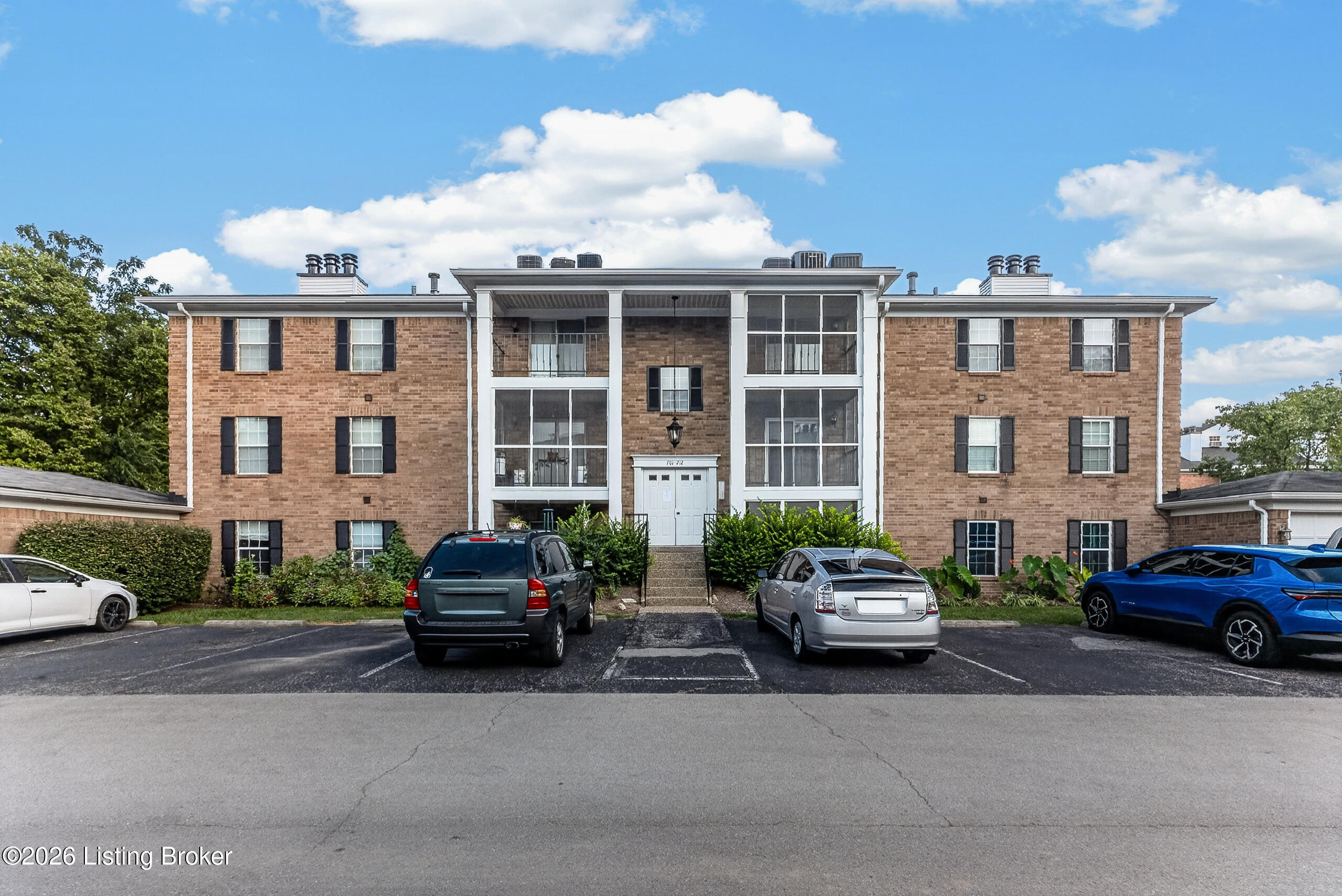 709 Donard Park Ave Property Photo 1