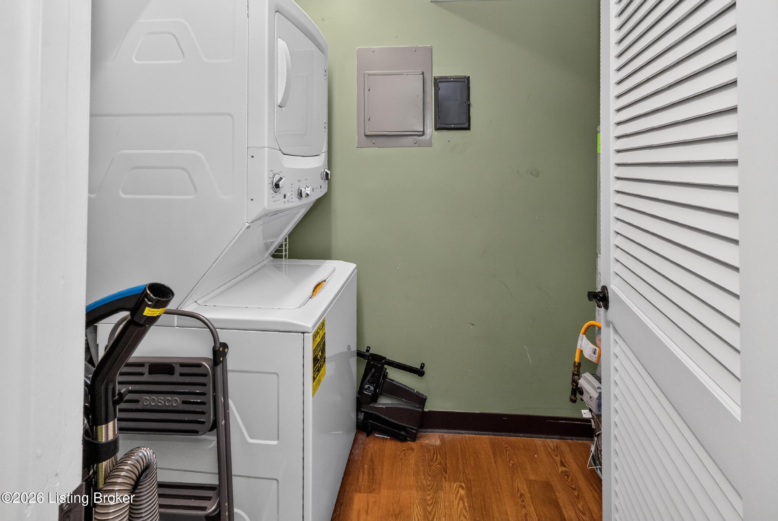 709 Donard Park Ave Property Photo 10
