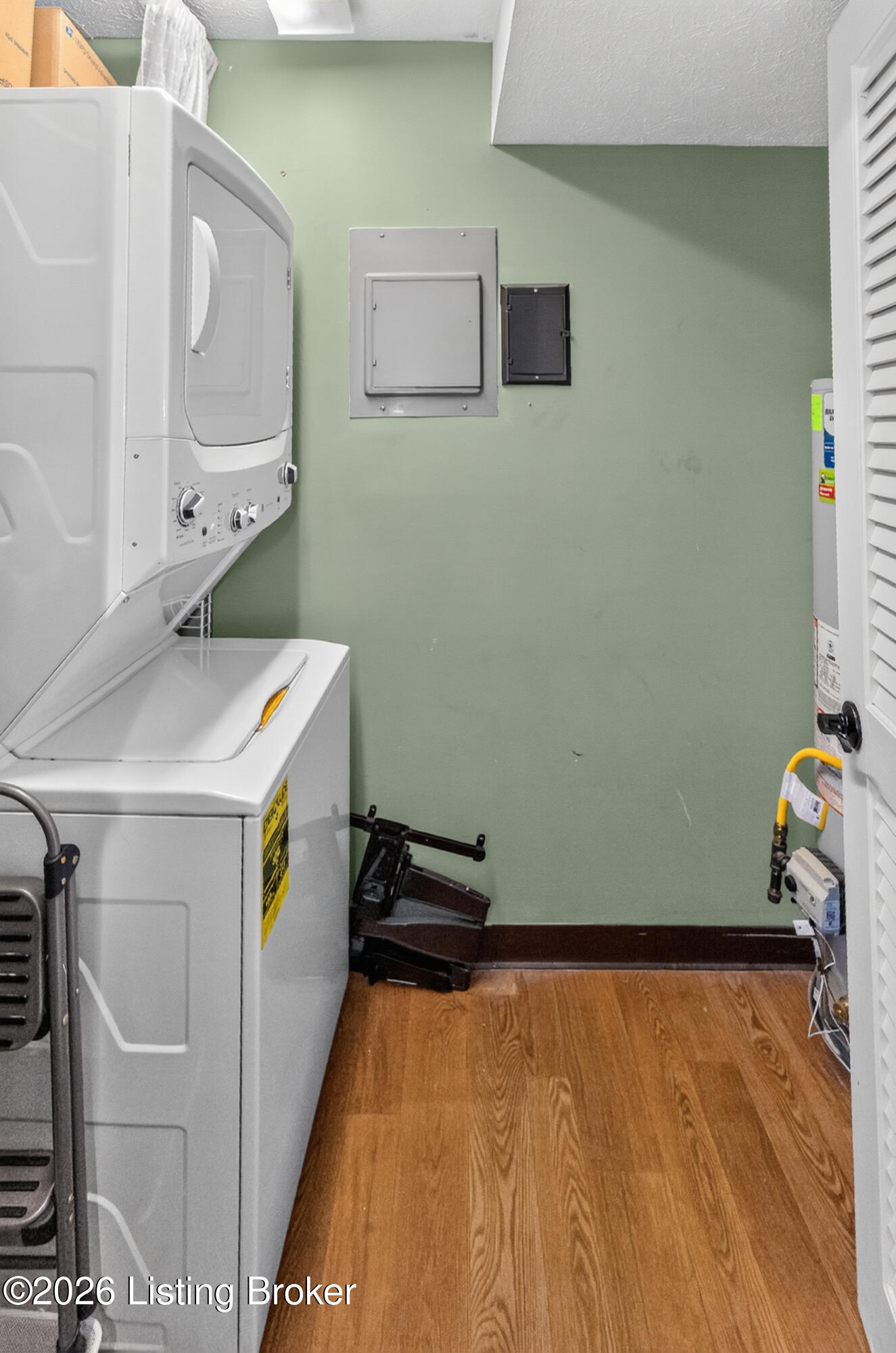 709 Donard Park Ave Property Photo 11