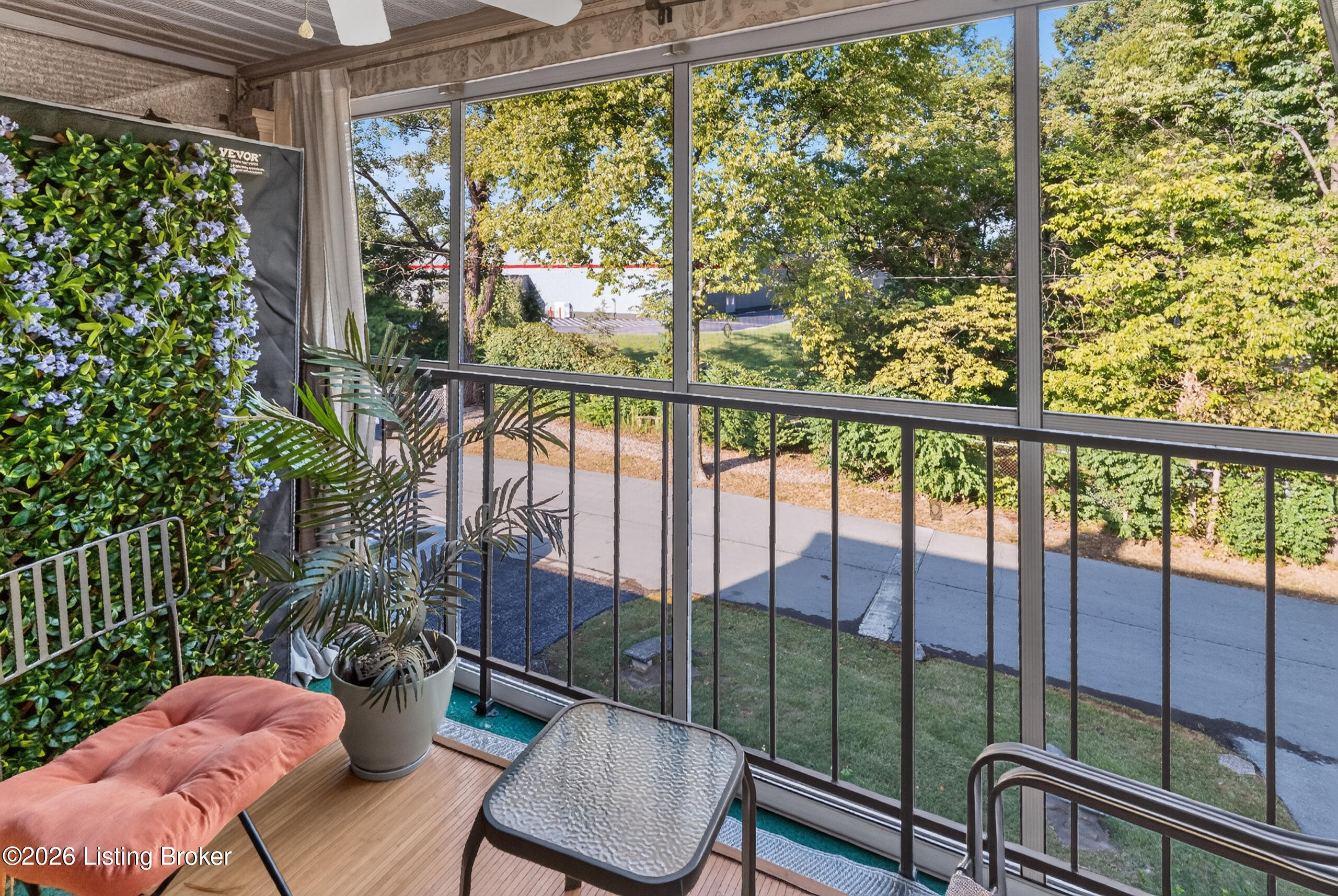 709 Donard Park Ave Property Photo 15