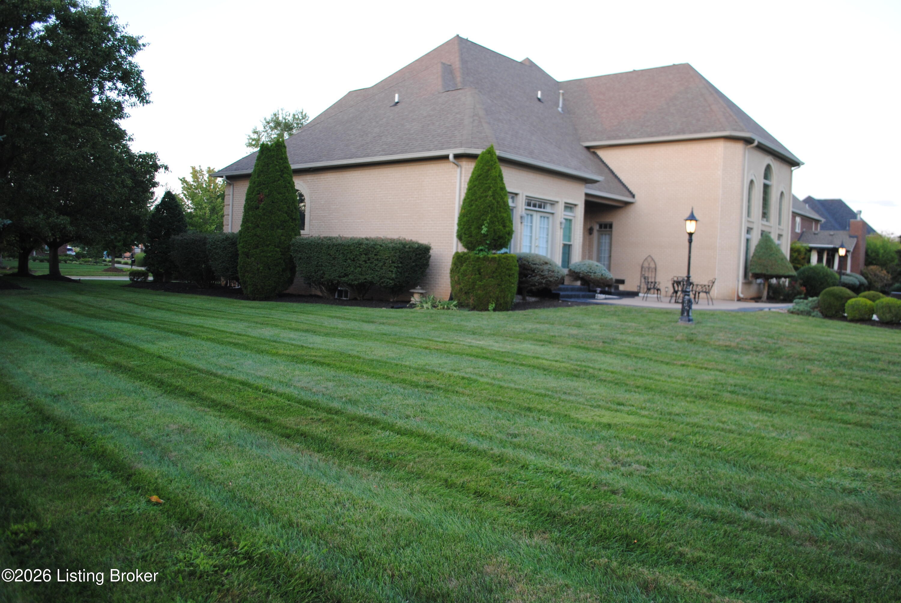 10200 Worthington Ln Property Photo 4