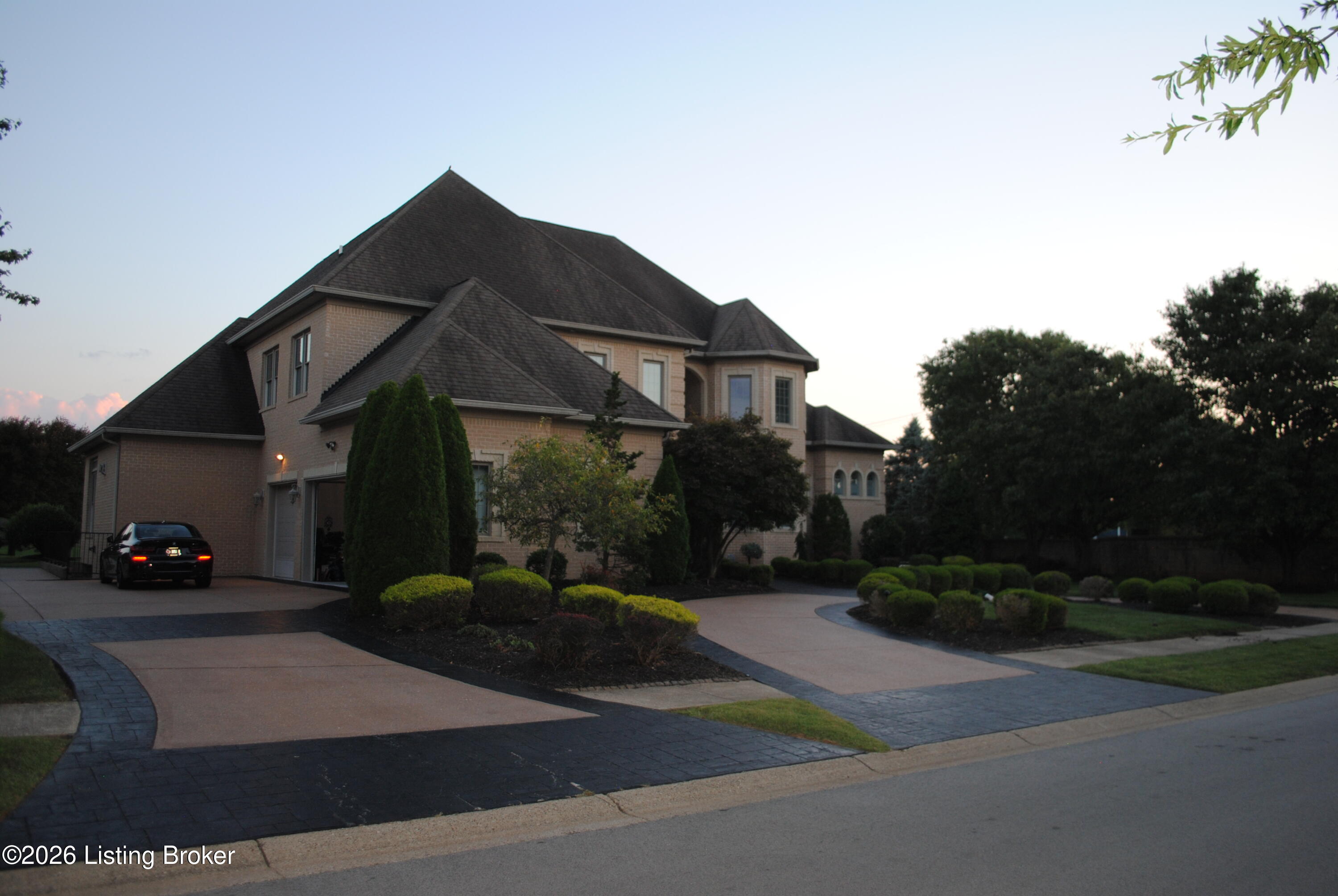 10200 Worthington Ln Property Photo 6