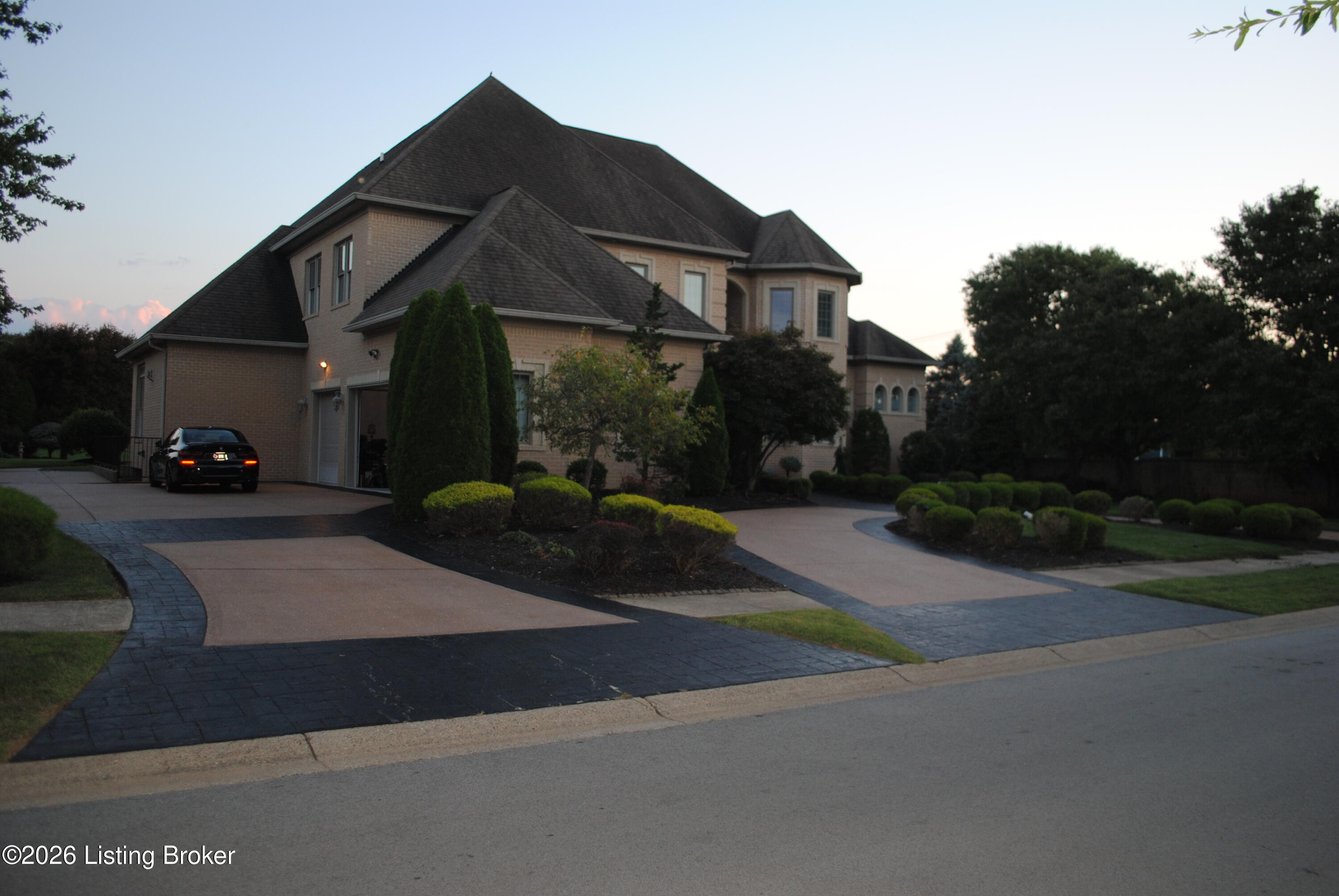 10200 Worthington Ln Property Photo 8