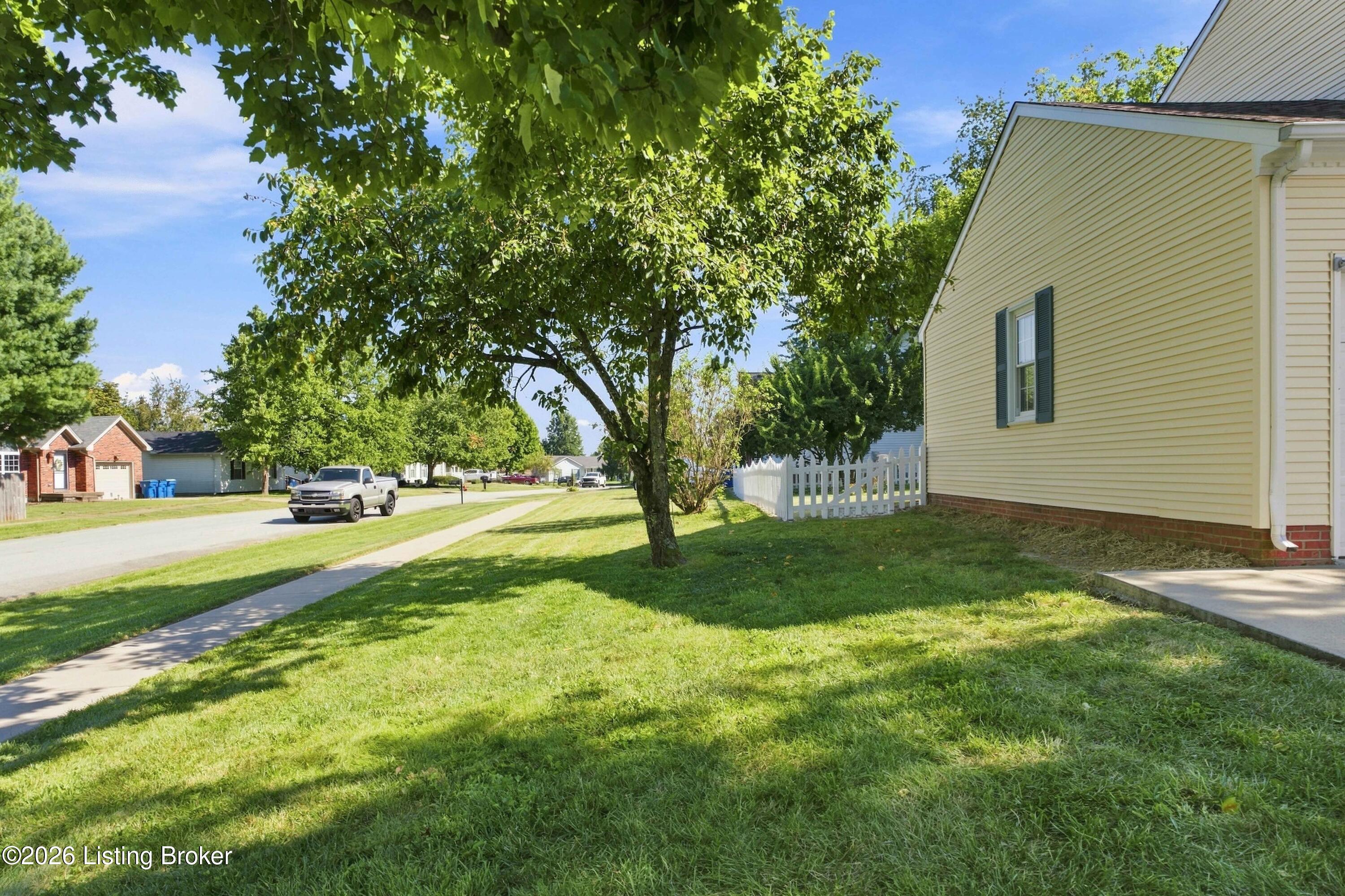 220 Rolling Ridge Way Property Photo 5