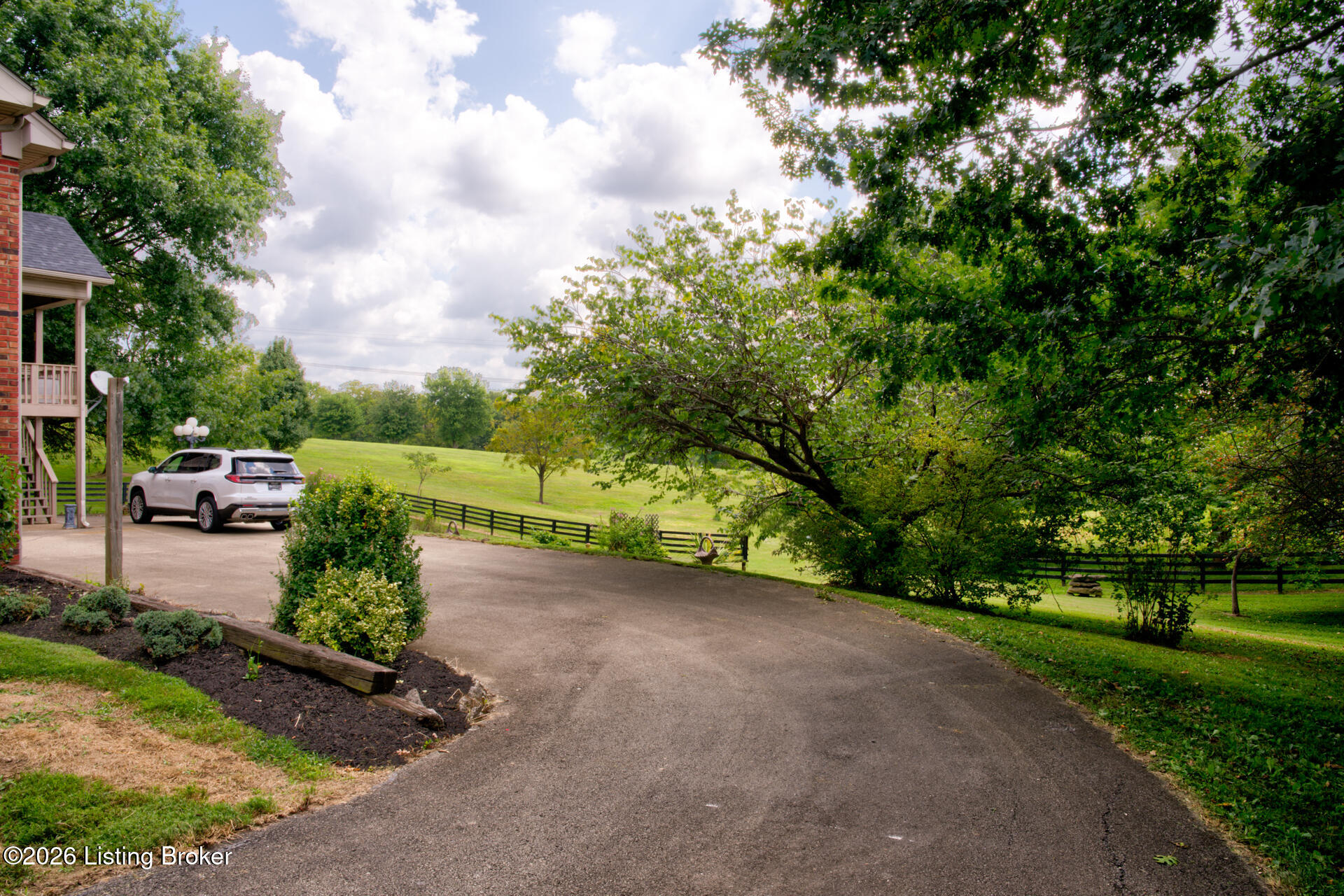 659 Rolling Trail Property Photo 37