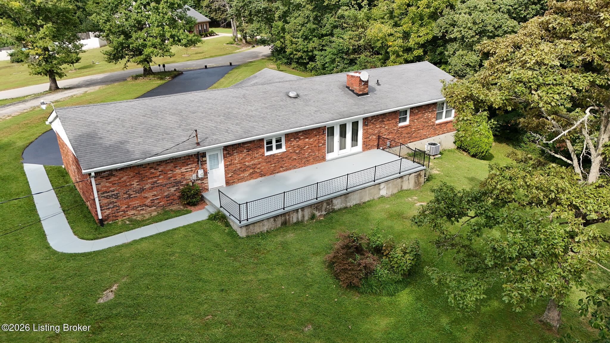 1022 Greenbriar Rd Property Photo 3