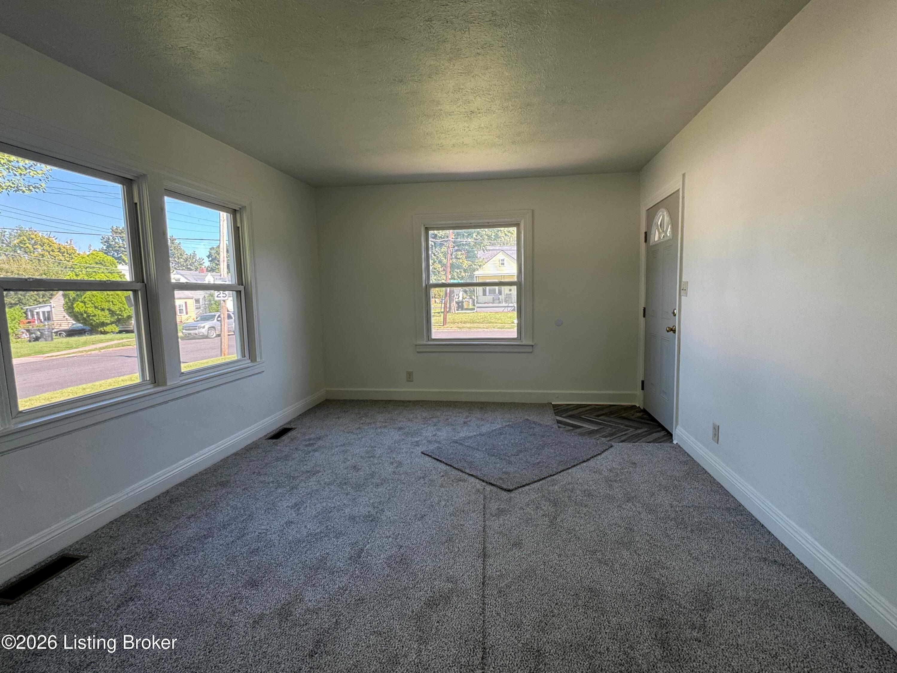 618 Montana Ave Property Photo 3