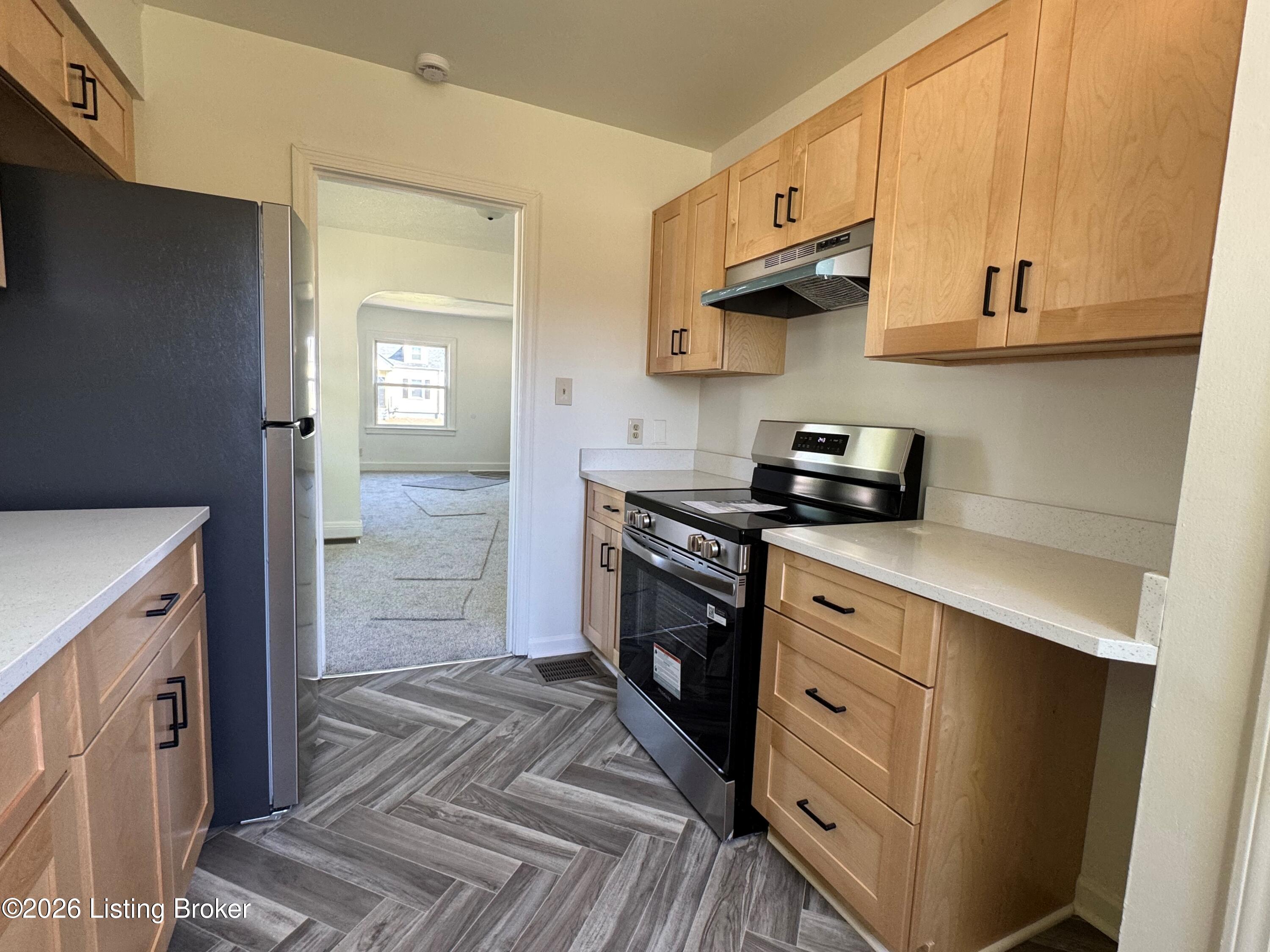 618 Montana Ave Property Photo 5