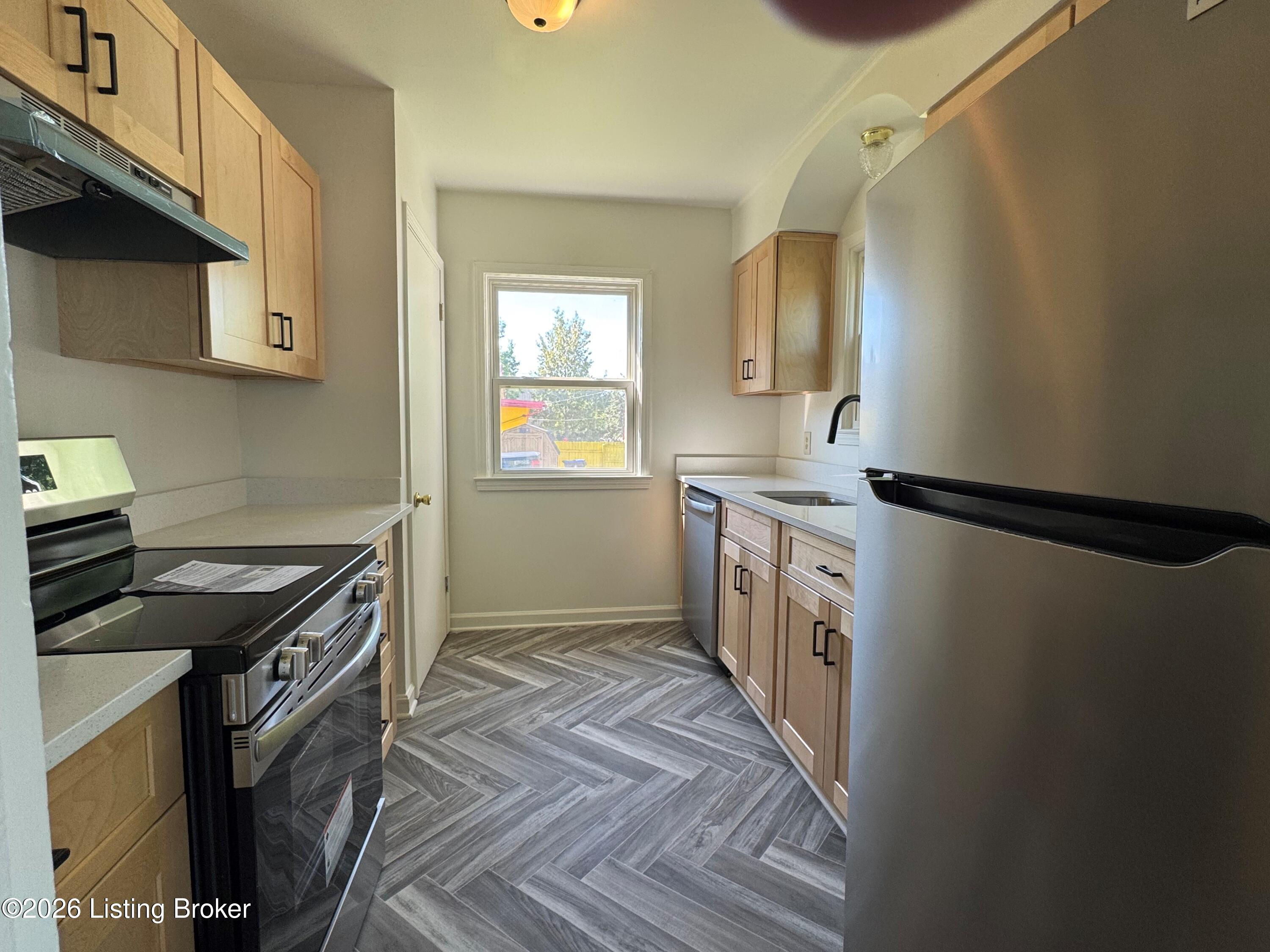 618 Montana Ave Property Photo 6