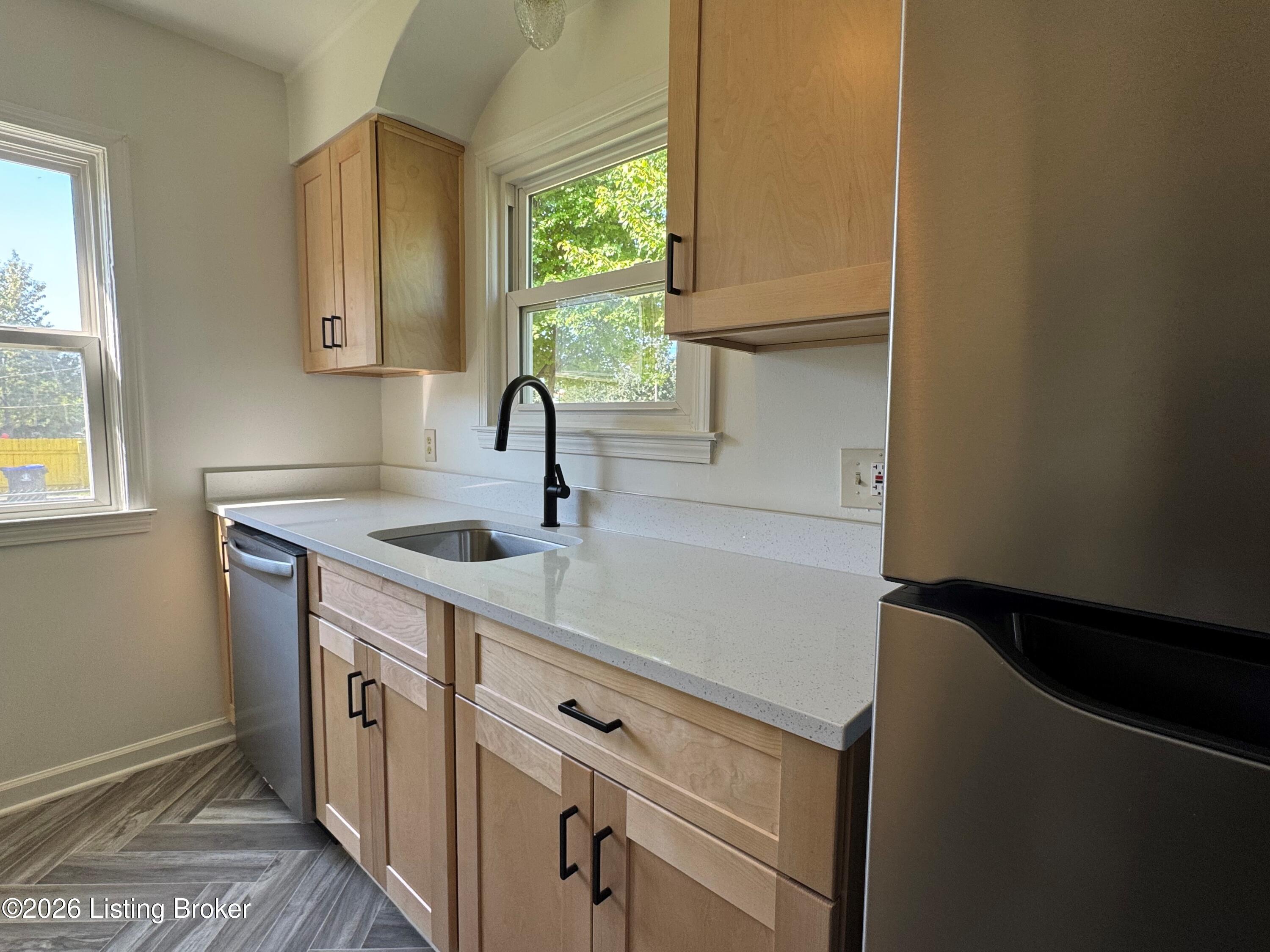 618 Montana Ave Property Photo 7