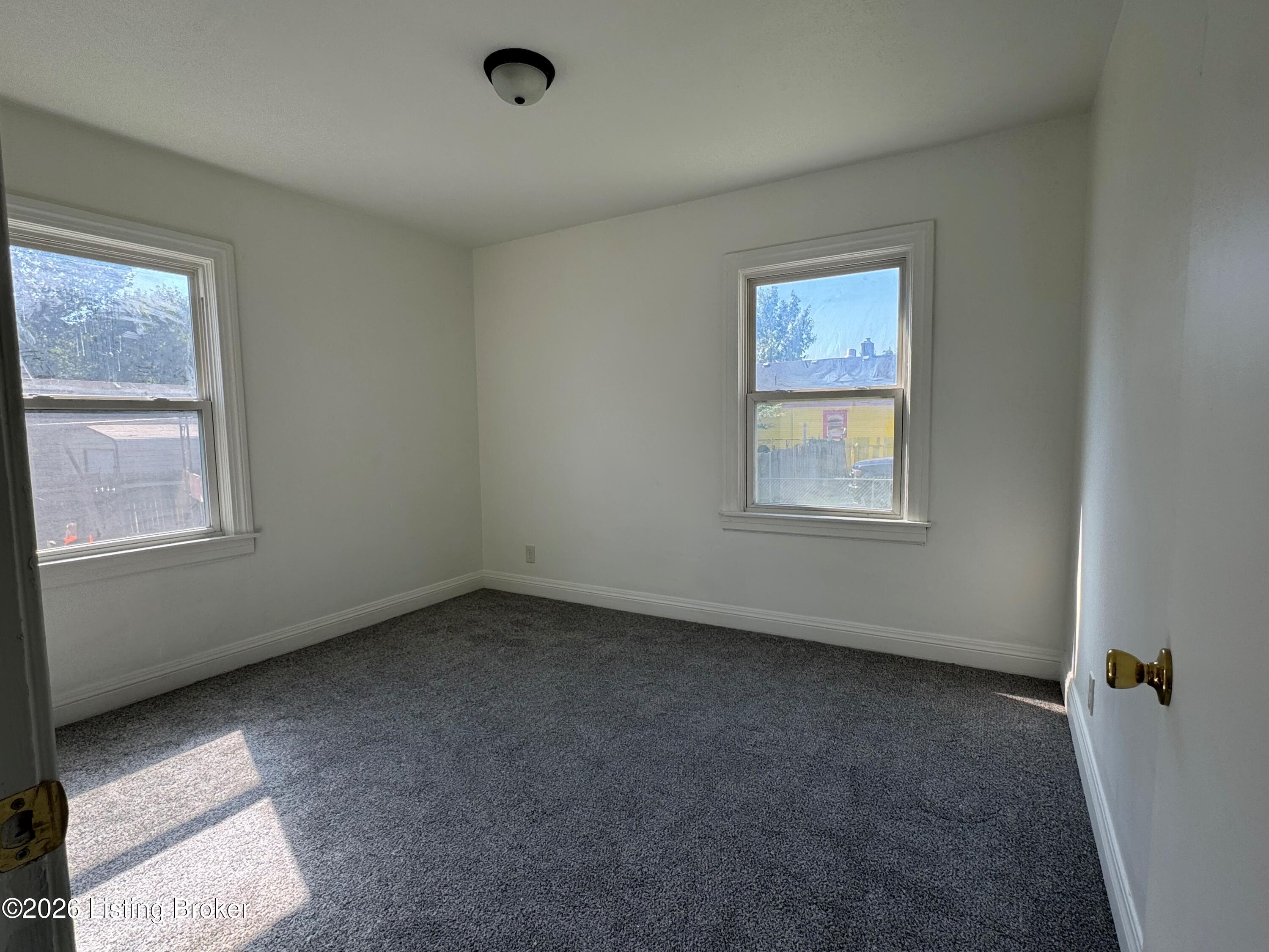 618 Montana Ave Property Photo 8