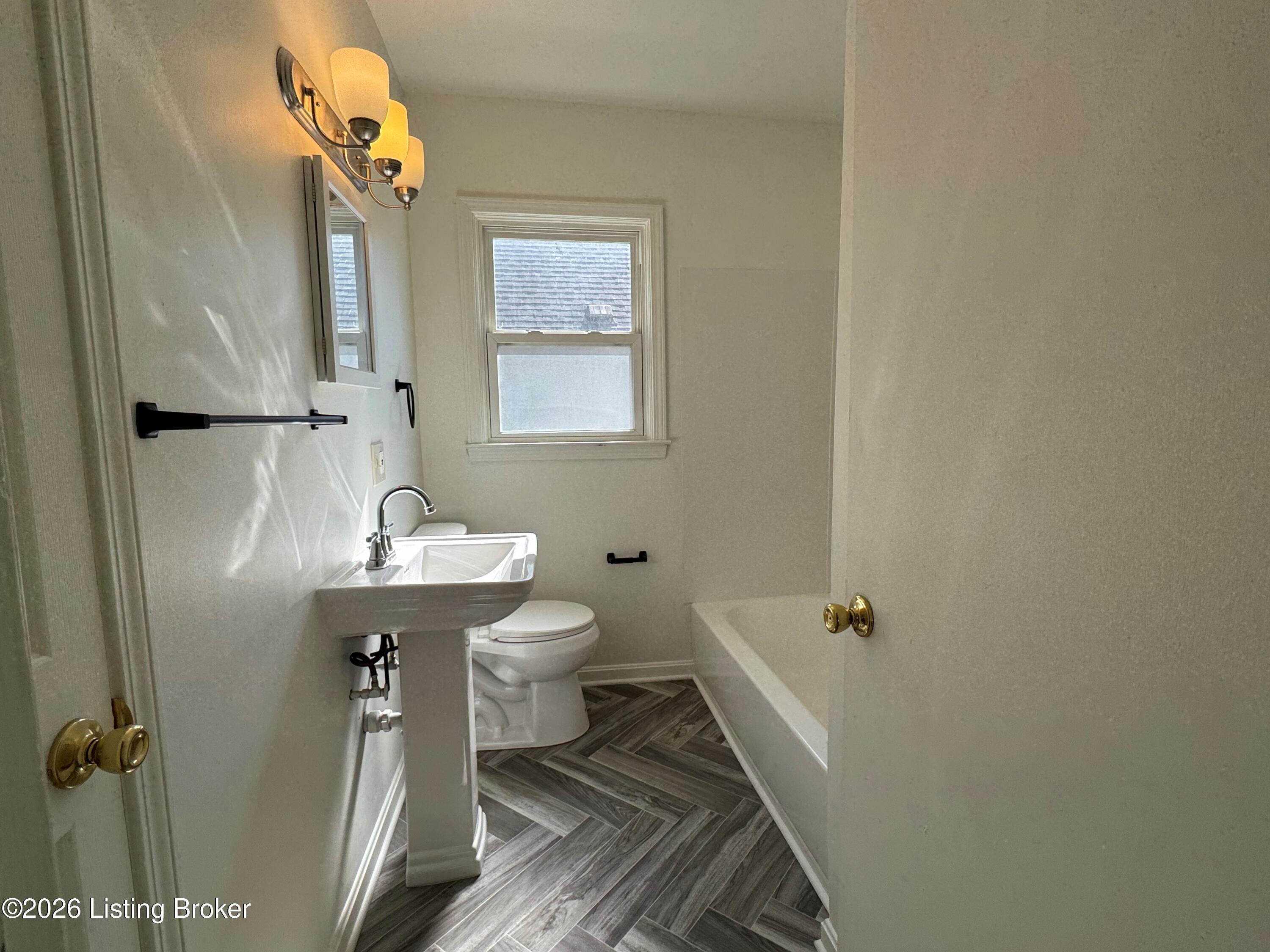 618 Montana Ave Property Photo 10