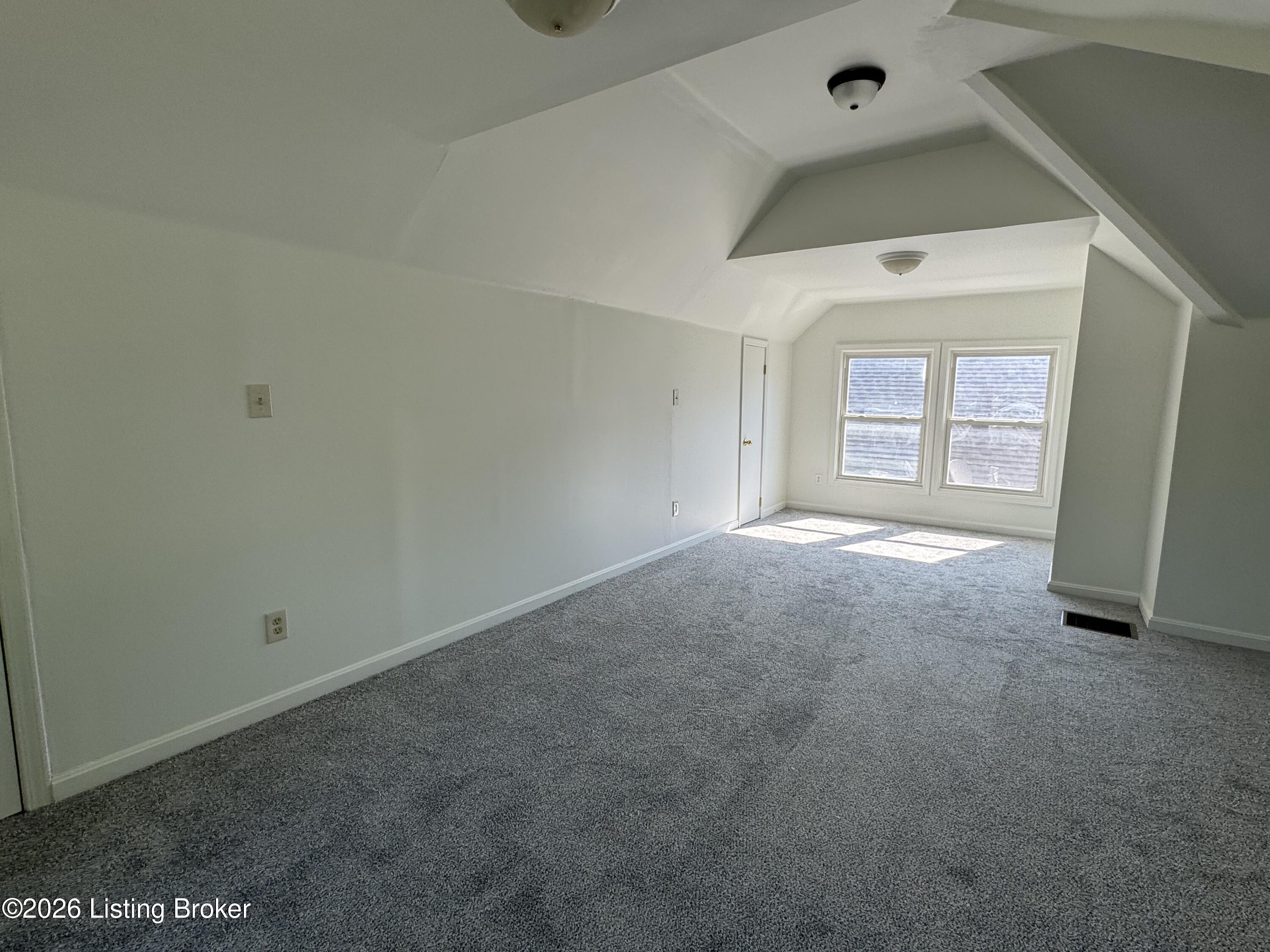 618 Montana Ave Property Photo 11