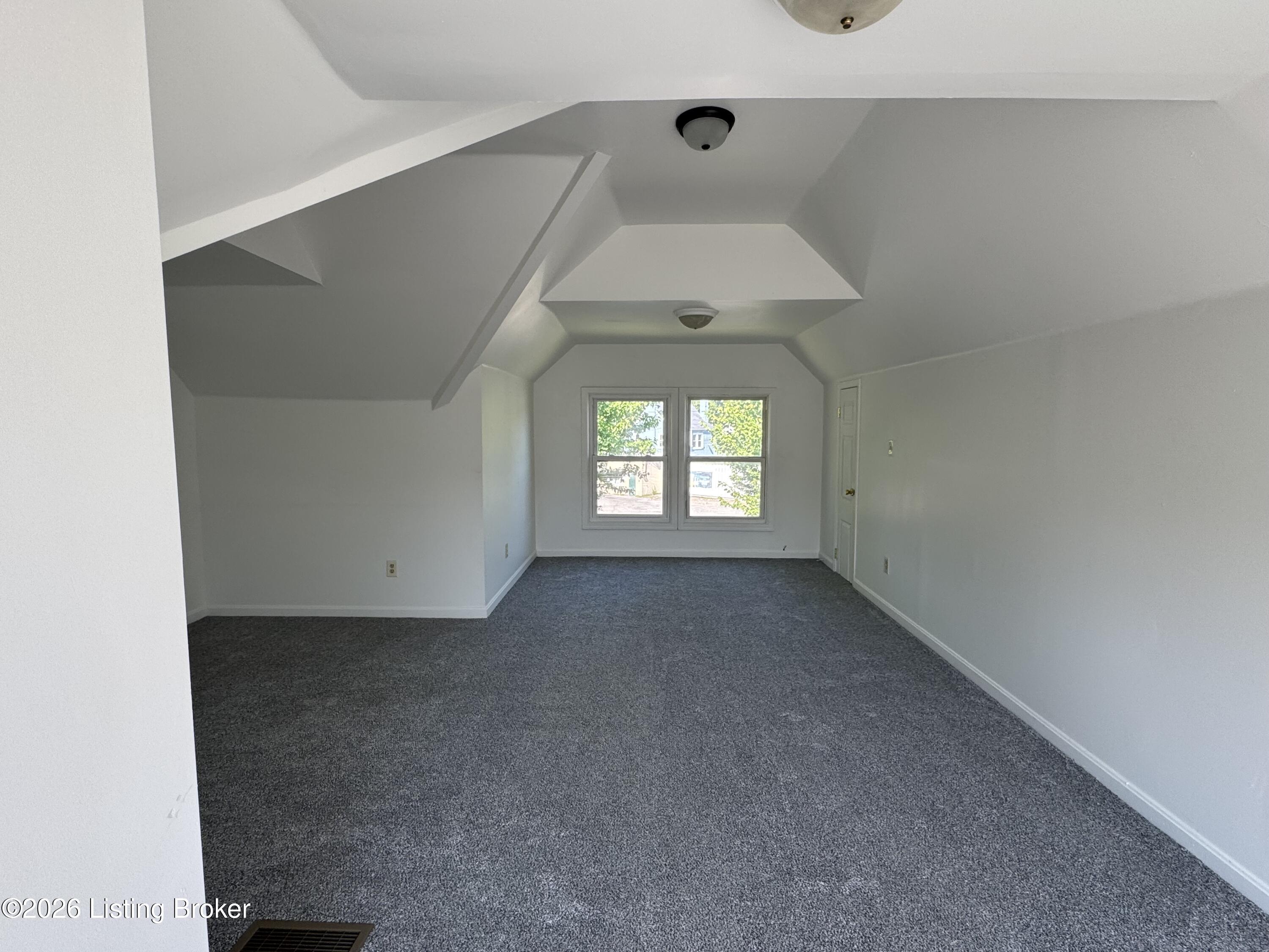 618 Montana Ave Property Photo 12