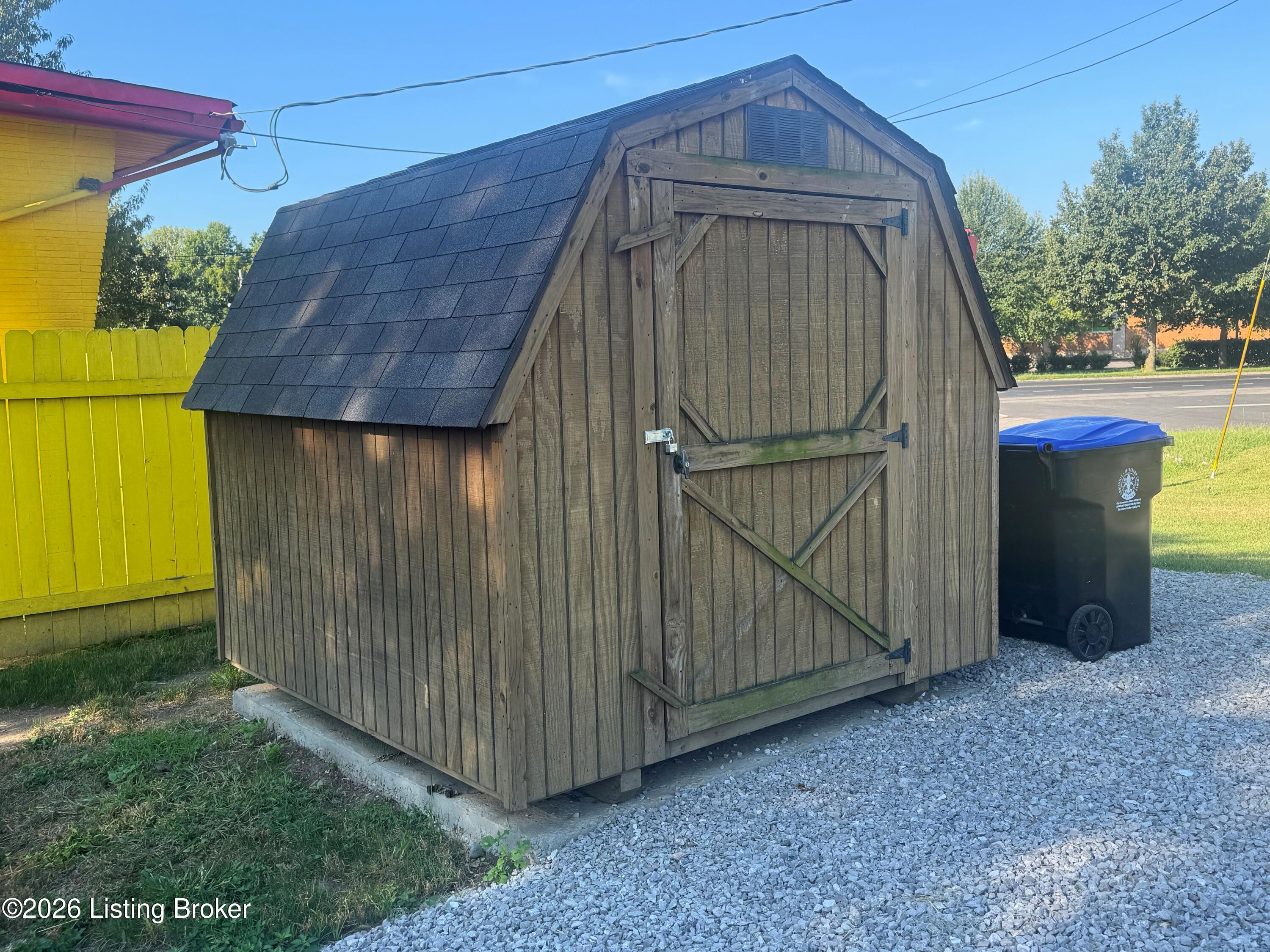 618 Montana Ave Property Photo 17