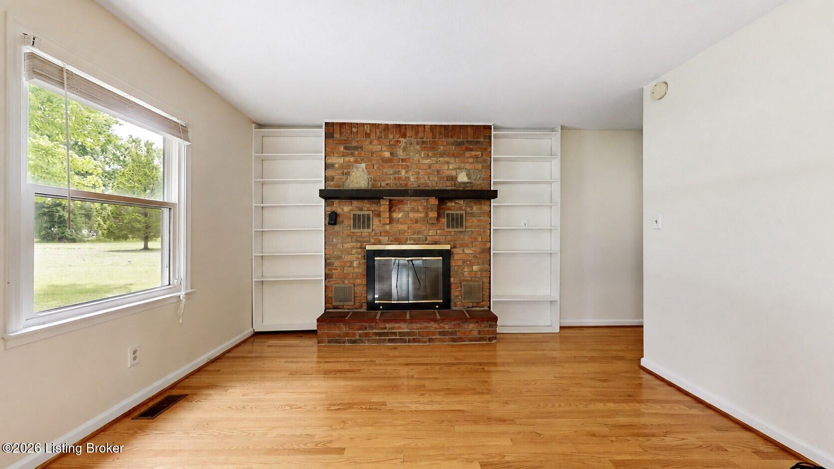 560 Swan Ct Property Photo 8