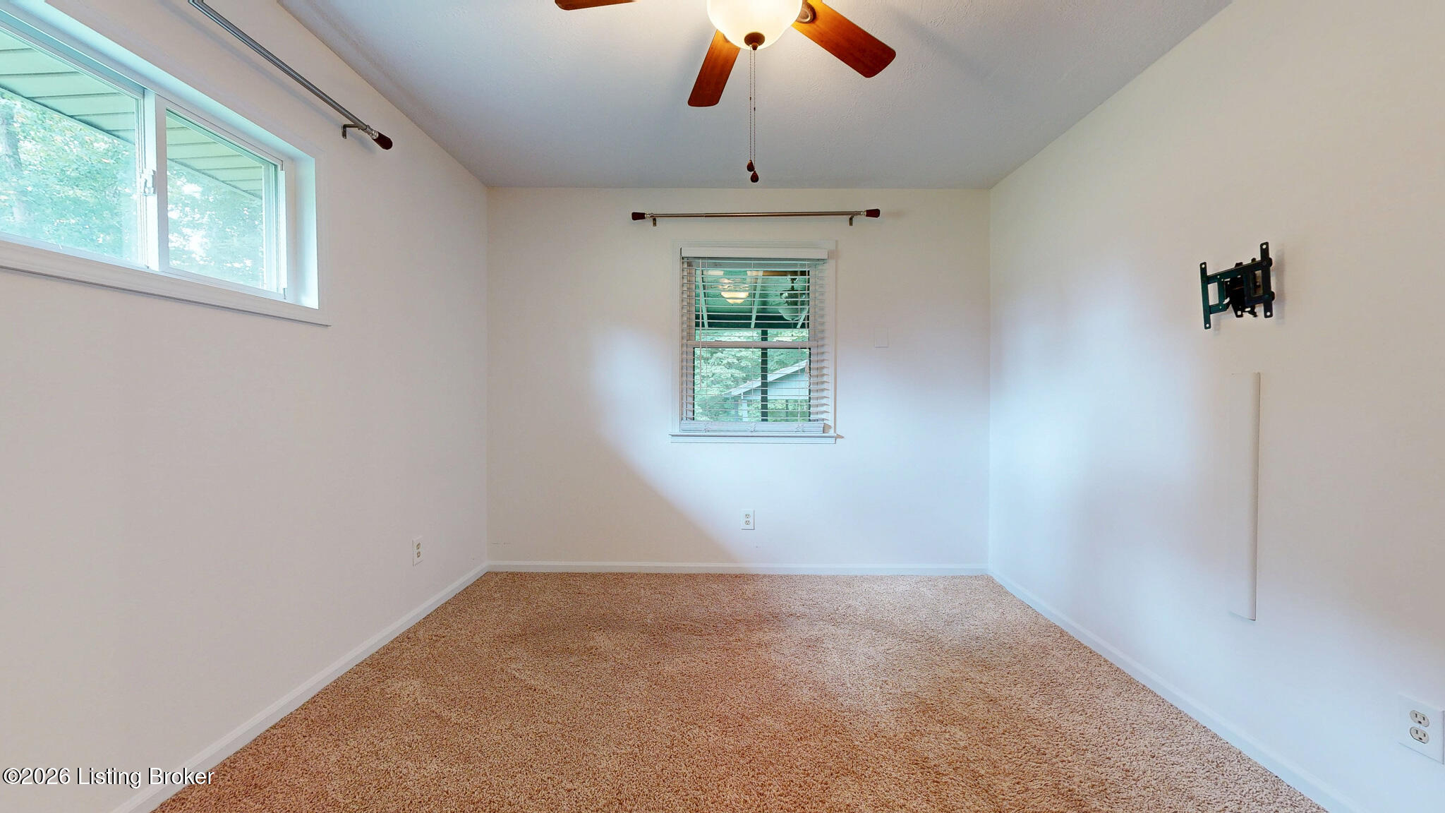 560 Swan Ct Property Photo 23