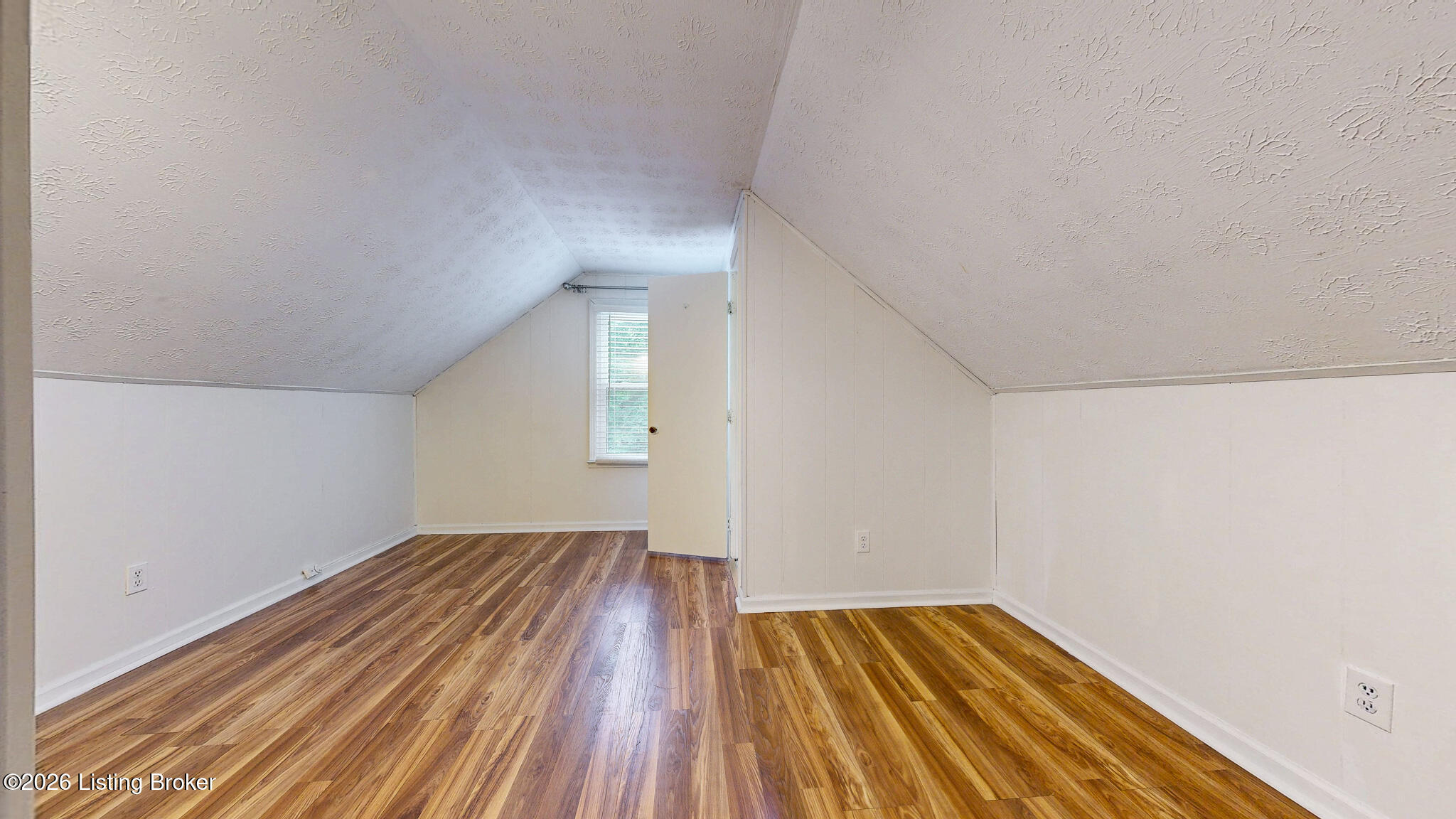 560 Swan Ct Property Photo 24