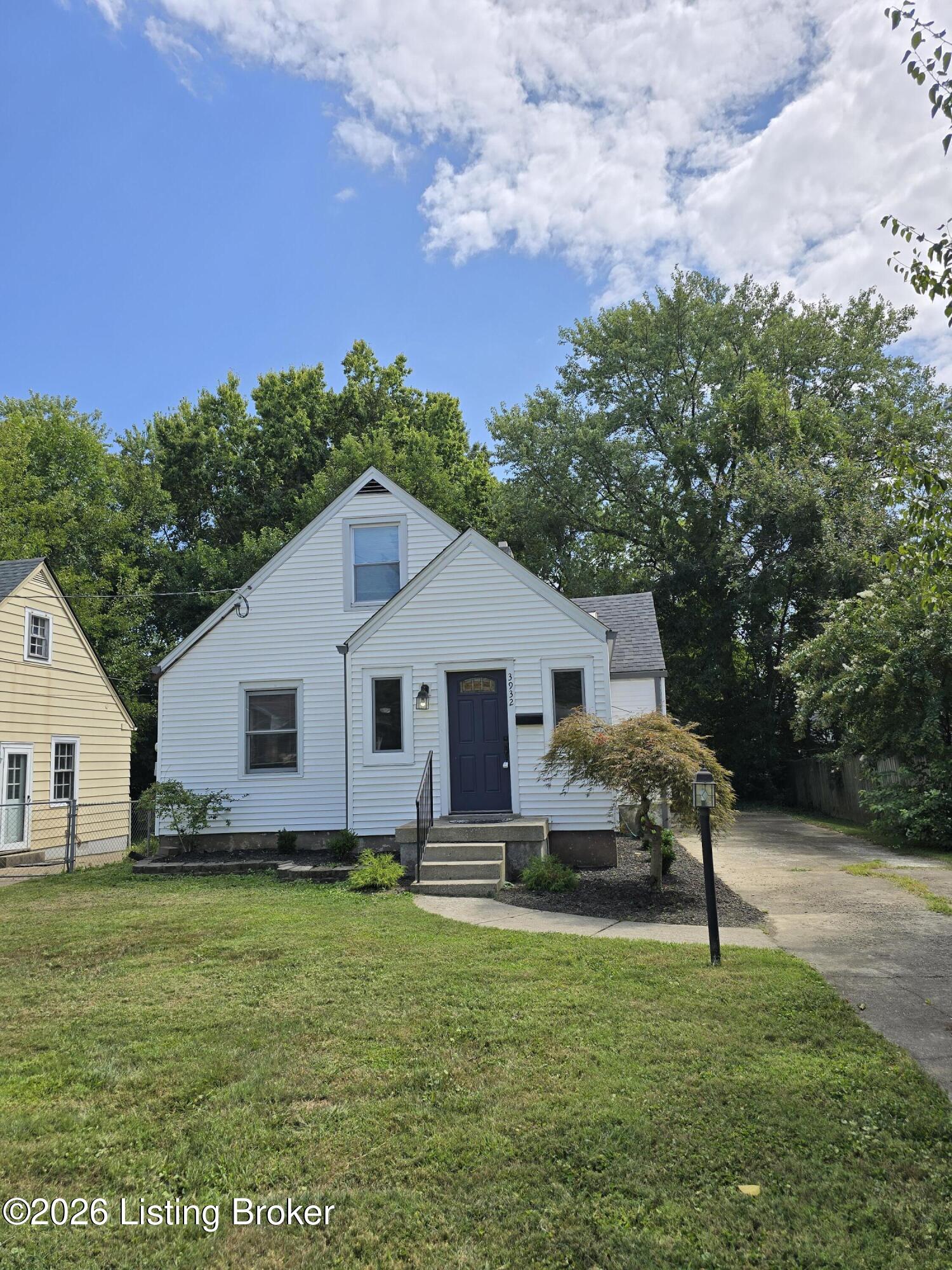 3932 Kennison Ave Property Photo 2