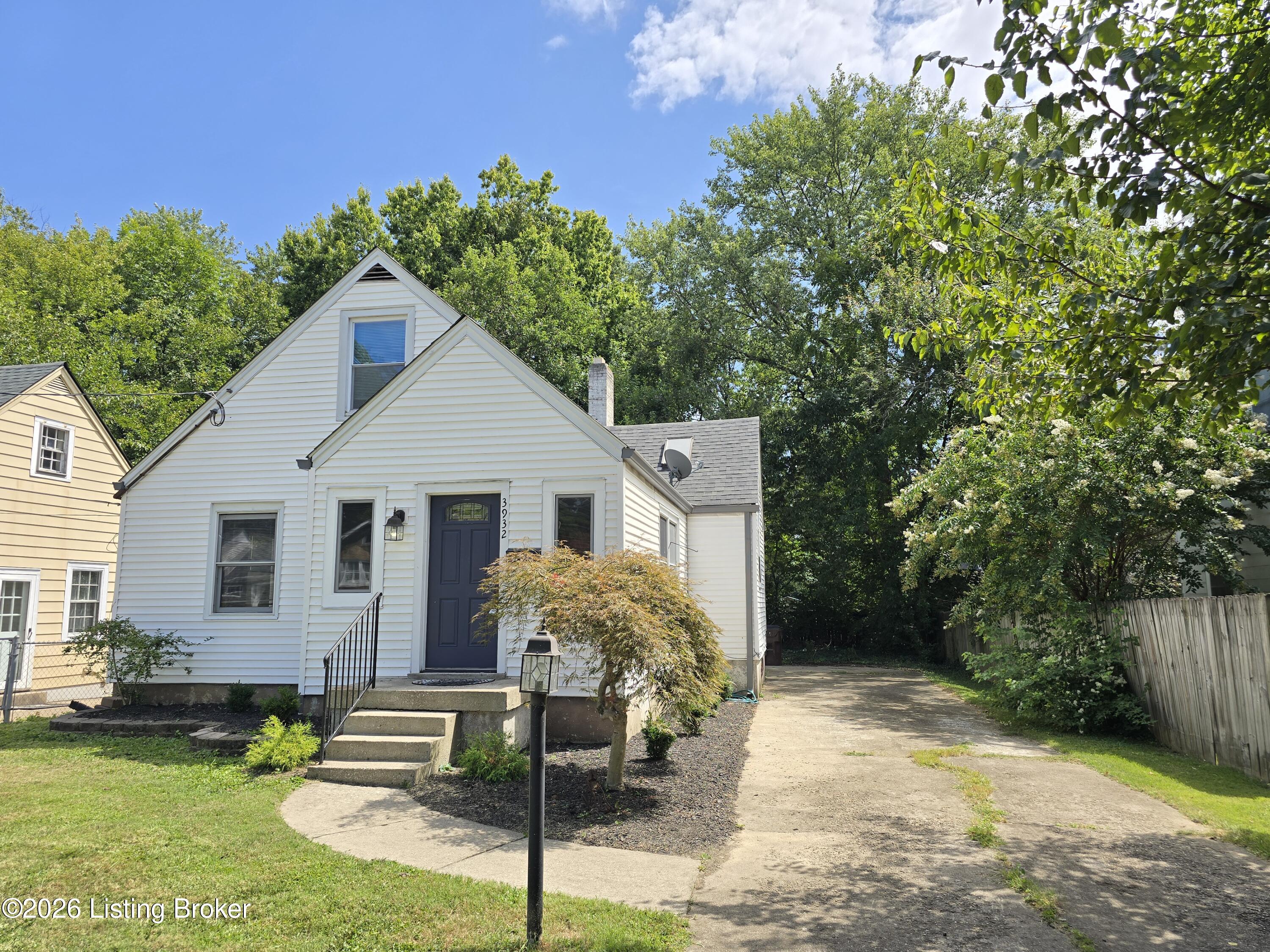 3932 Kennison Ave Property Photo 3