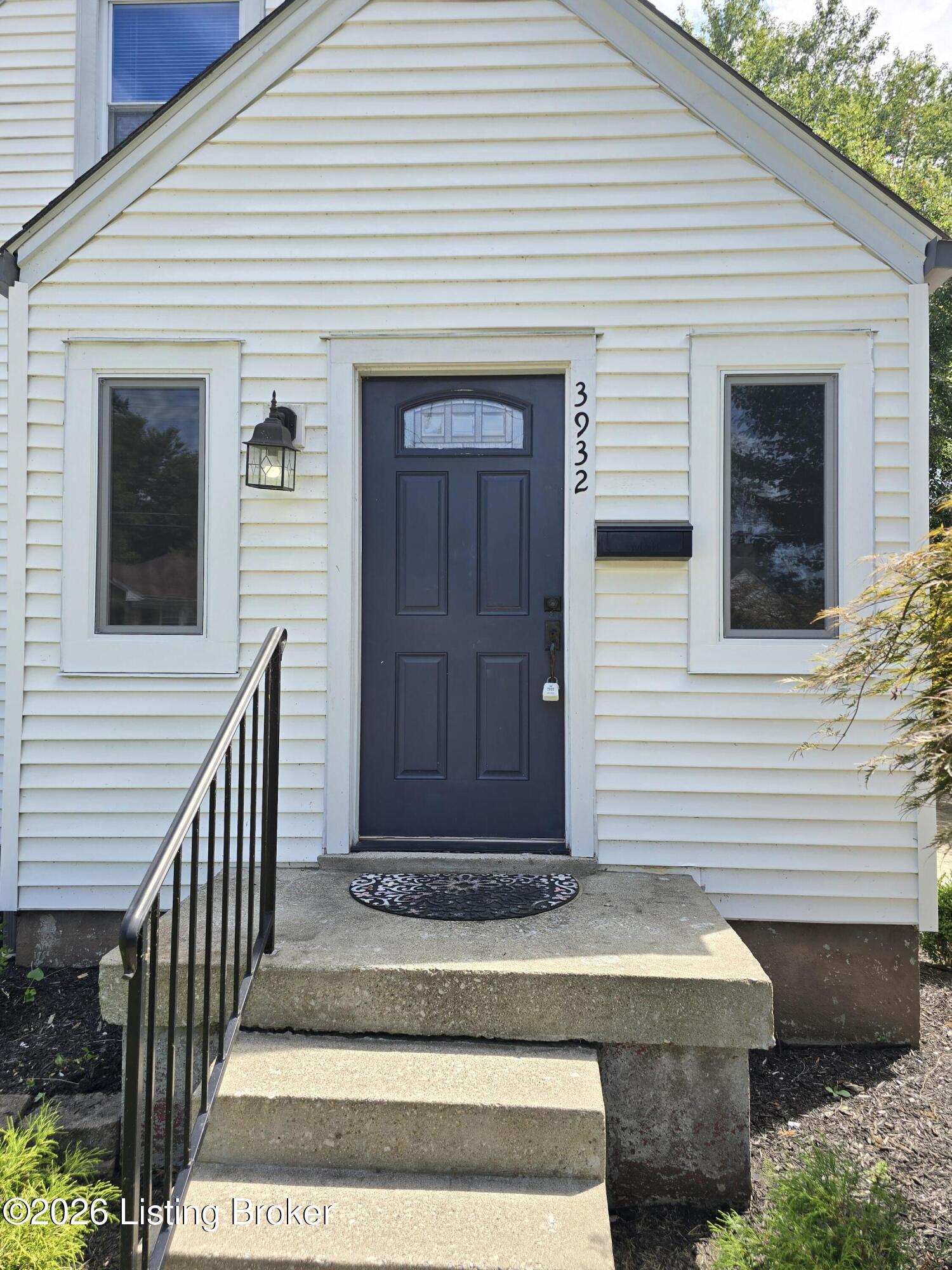 3932 Kennison Ave Property Photo 4