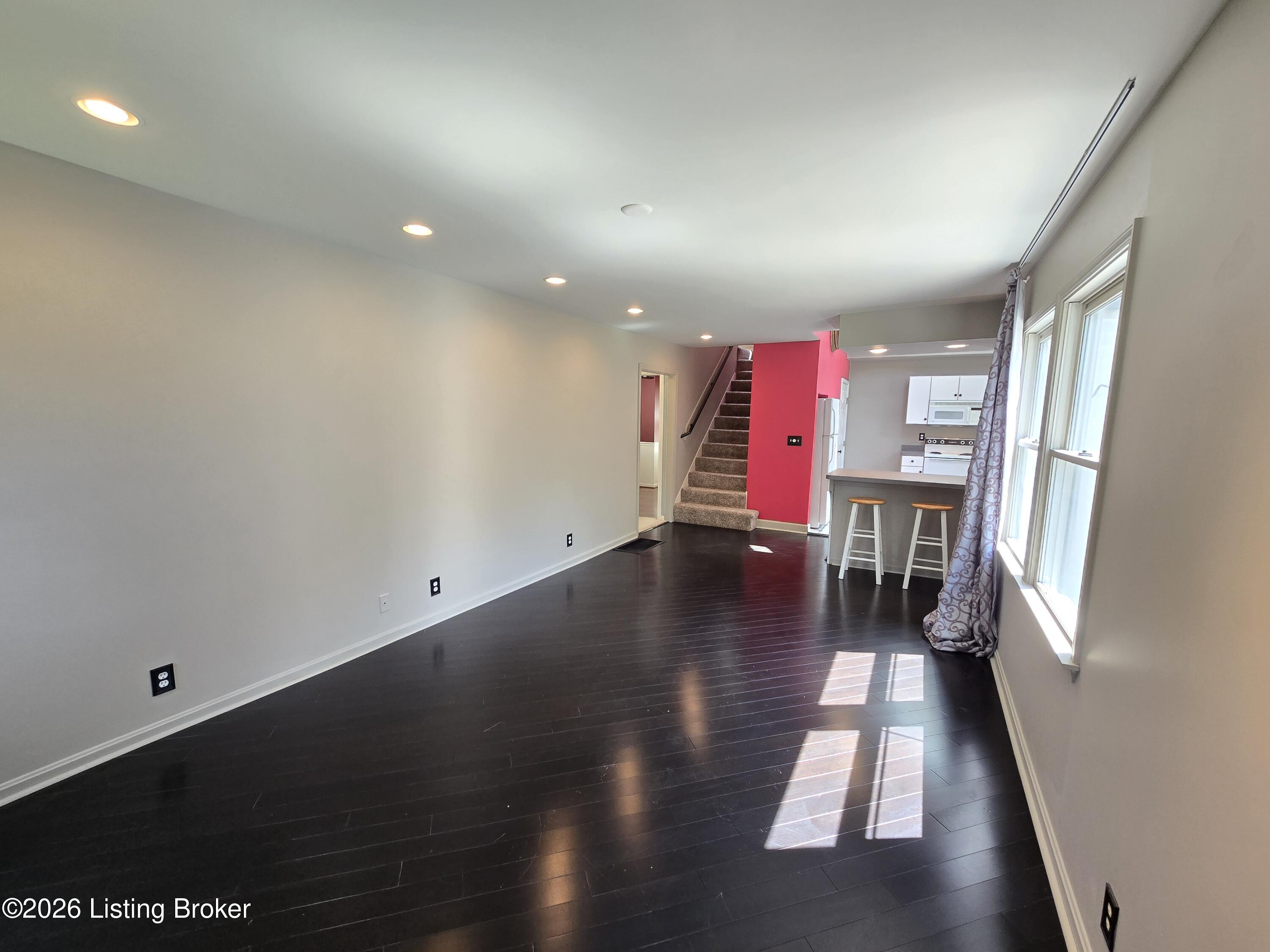3932 Kennison Ave Property Photo 7