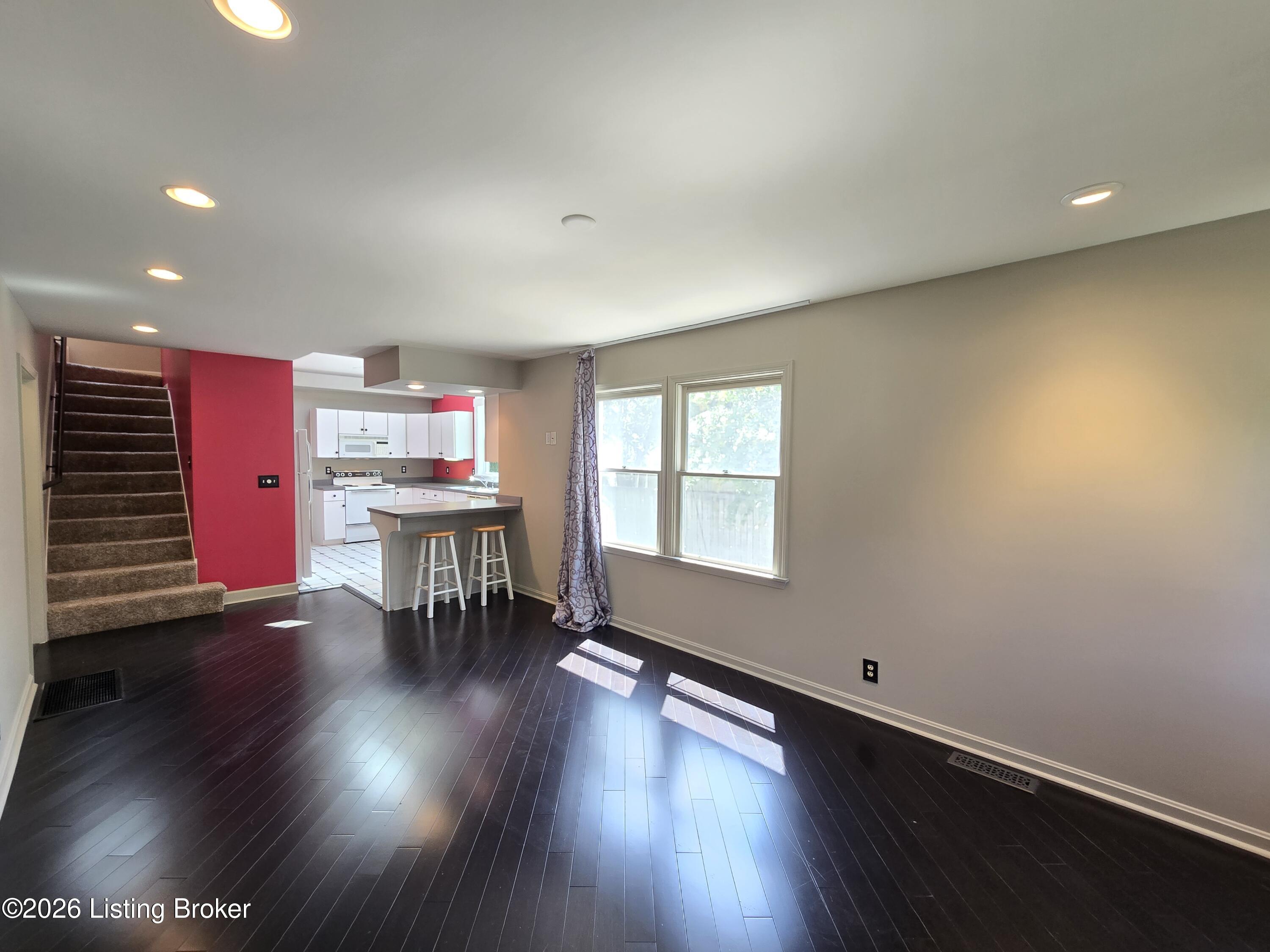 3932 Kennison Ave Property Photo 8