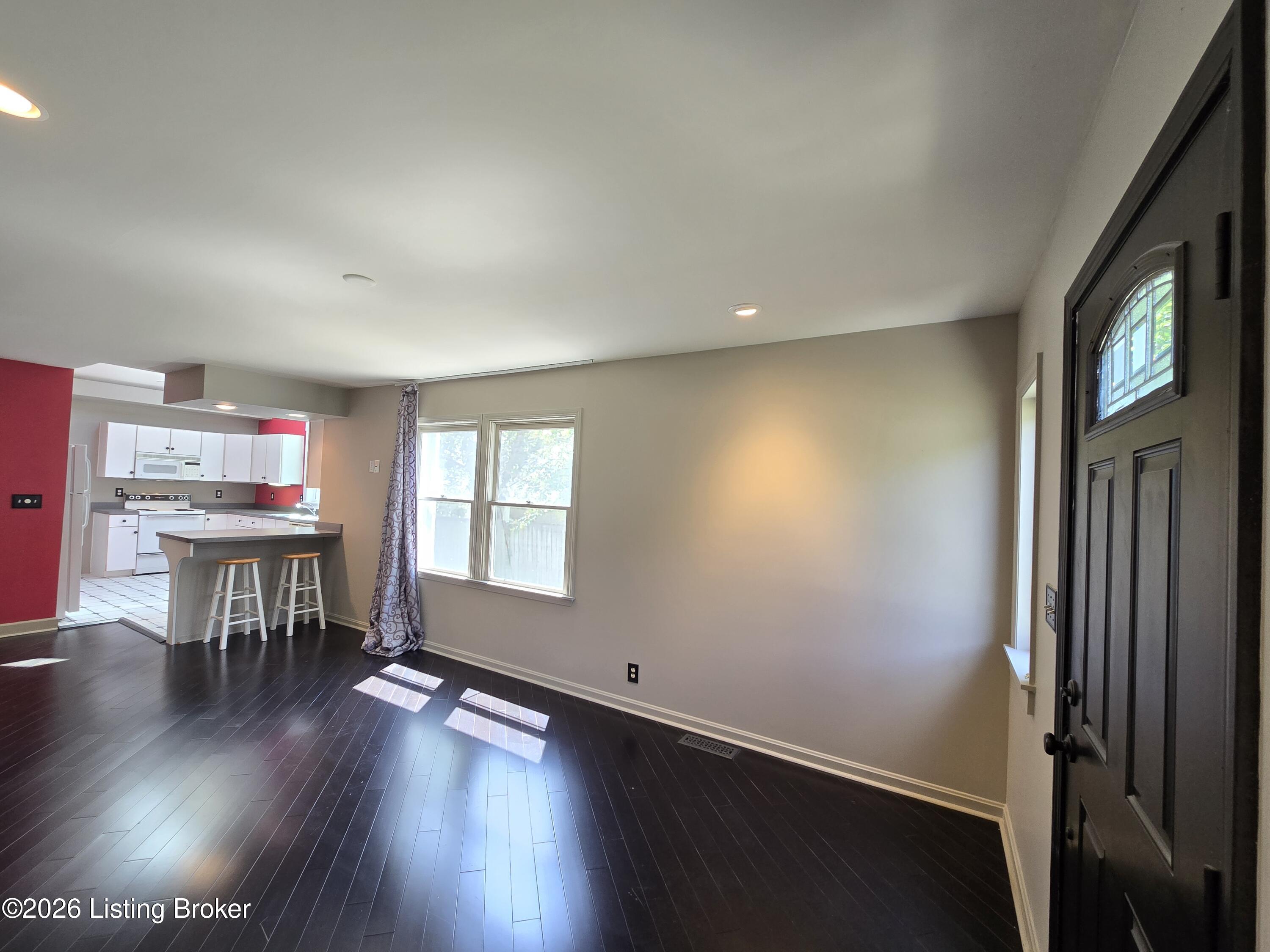 3932 Kennison Ave Property Photo 9