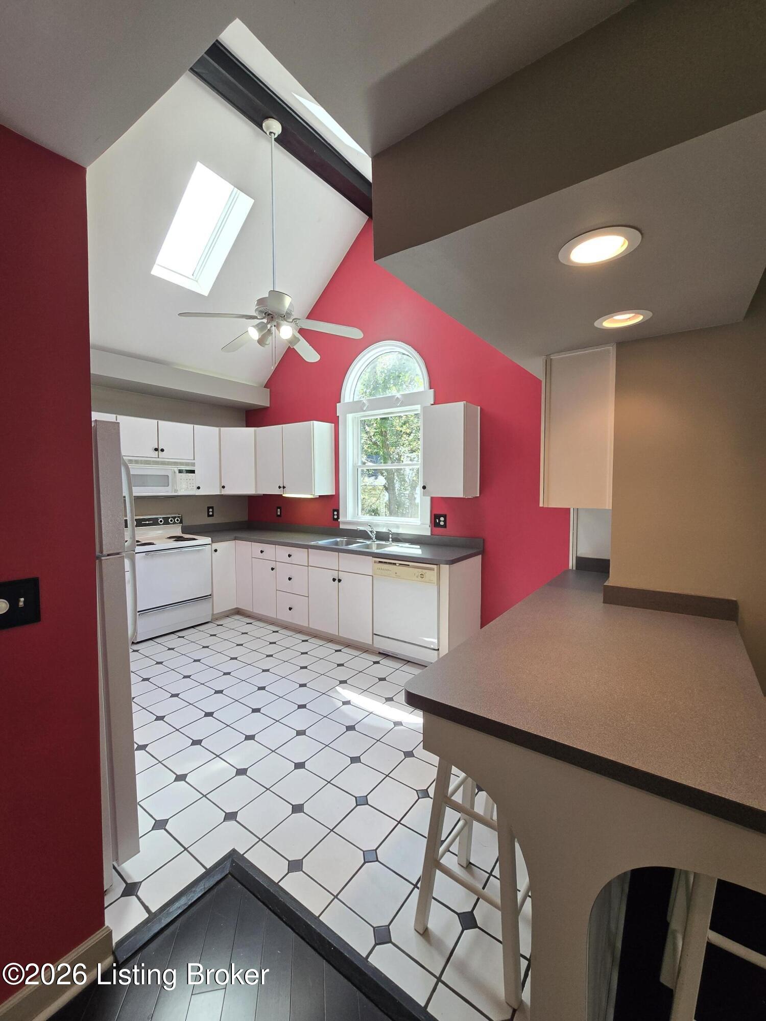 3932 Kennison Ave Property Photo 13