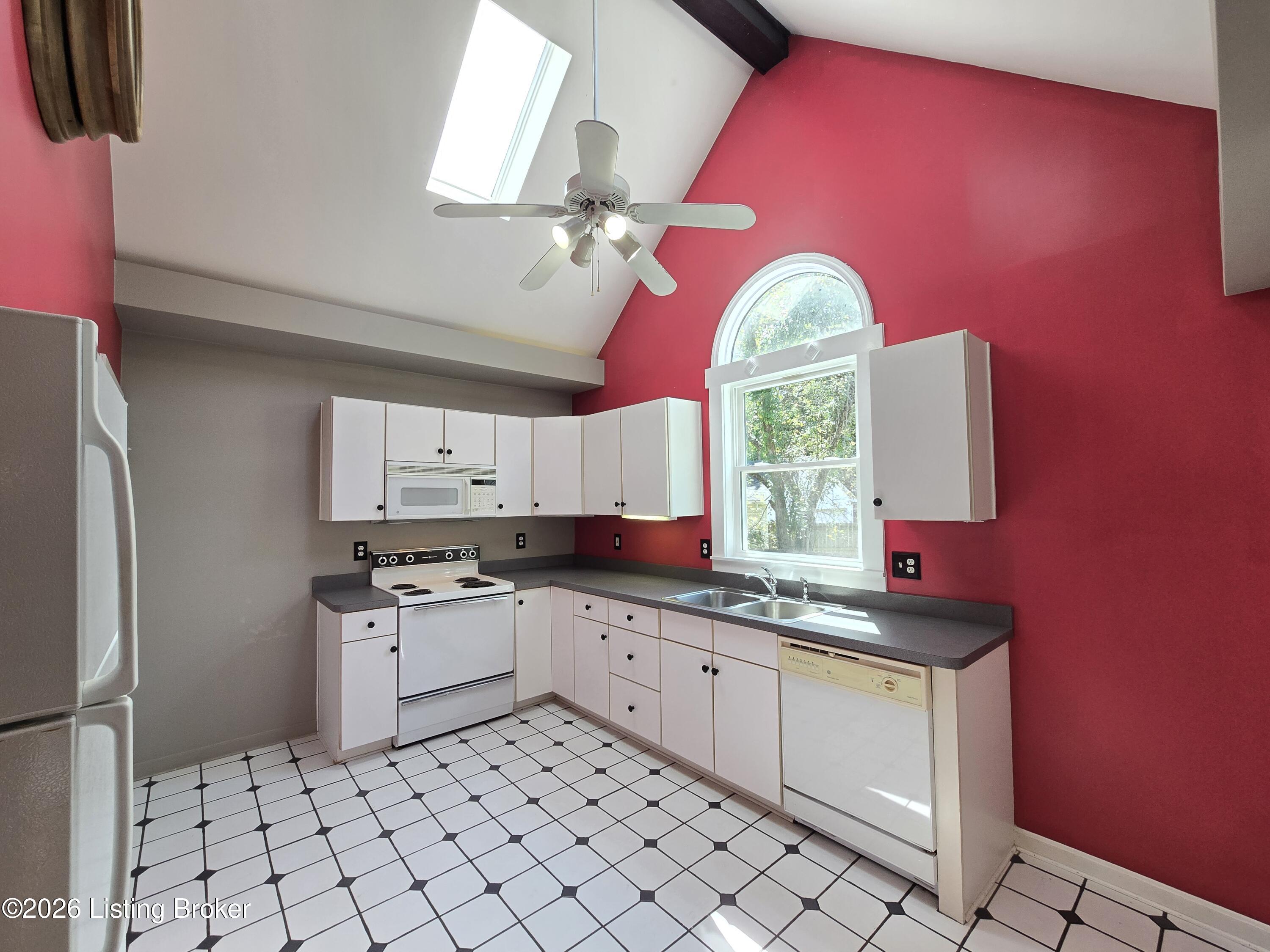 3932 Kennison Ave Property Photo 14