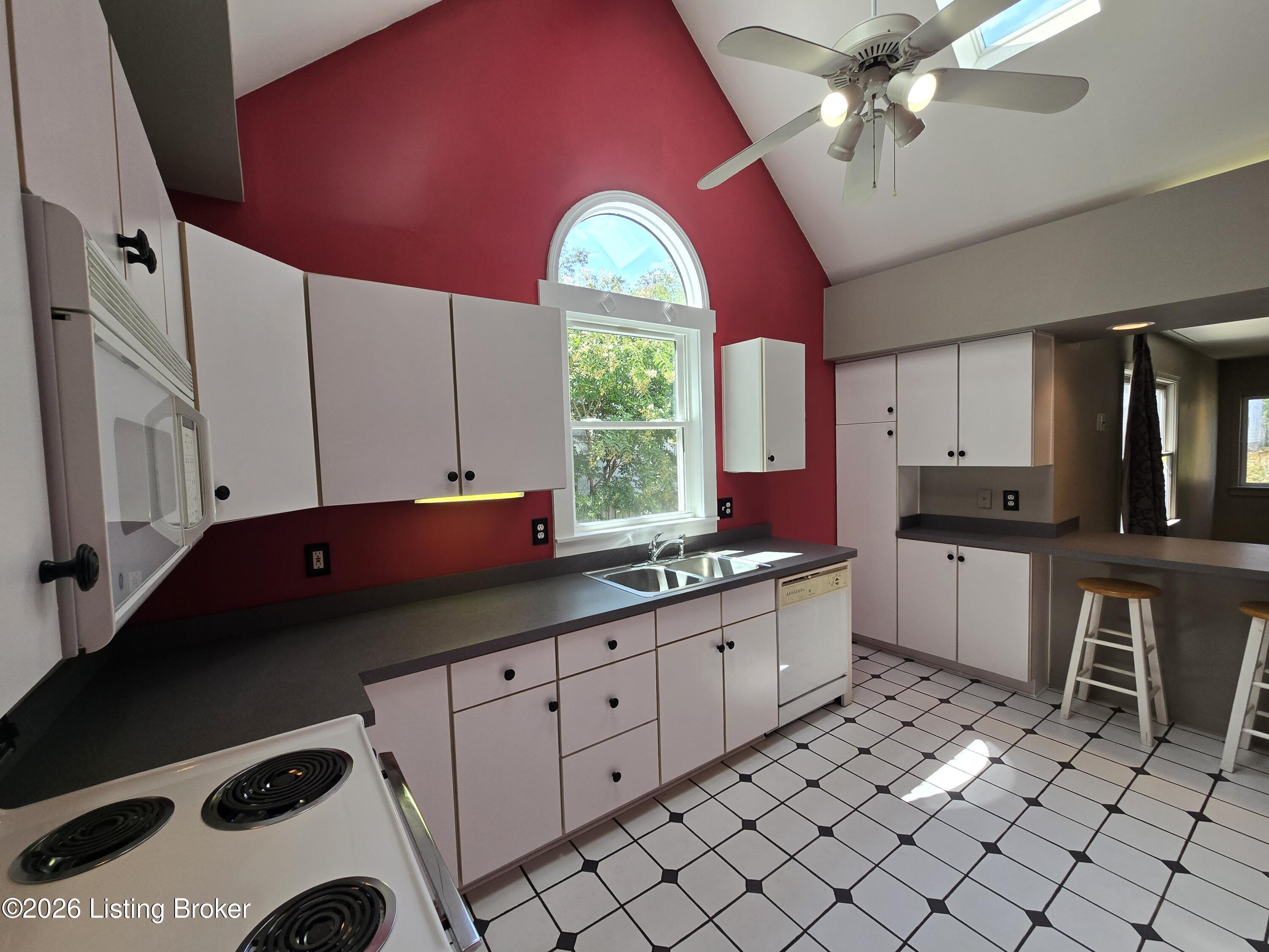 3932 Kennison Ave Property Photo 15