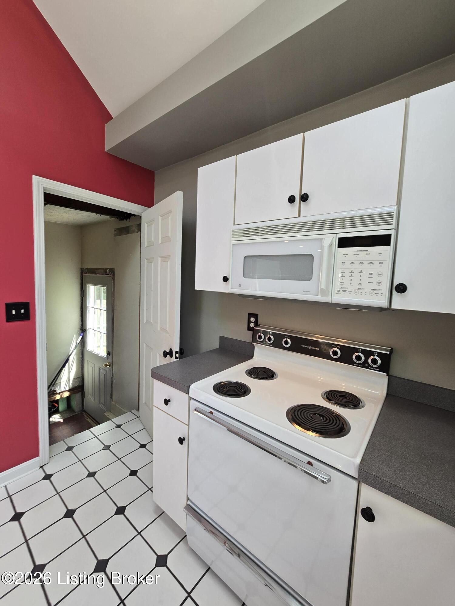 3932 Kennison Ave Property Photo 21