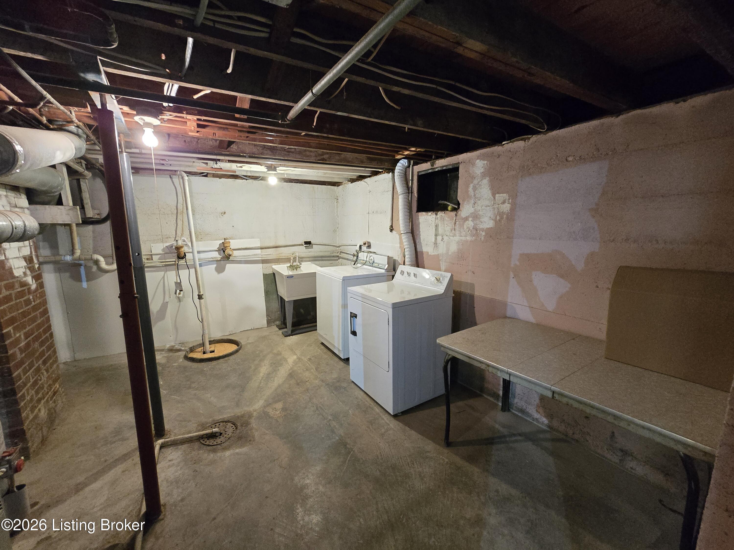 3932 Kennison Ave Property Photo 25