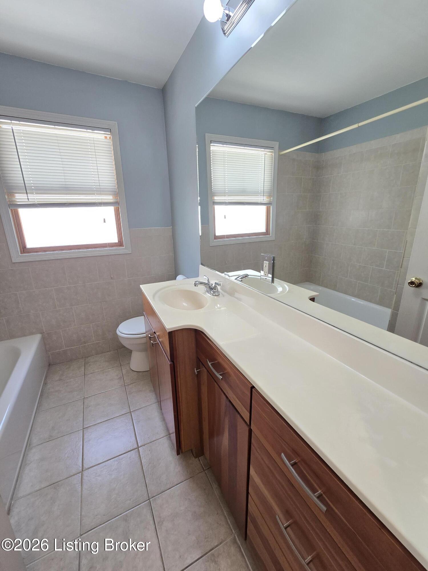 3932 Kennison Ave Property Photo 43