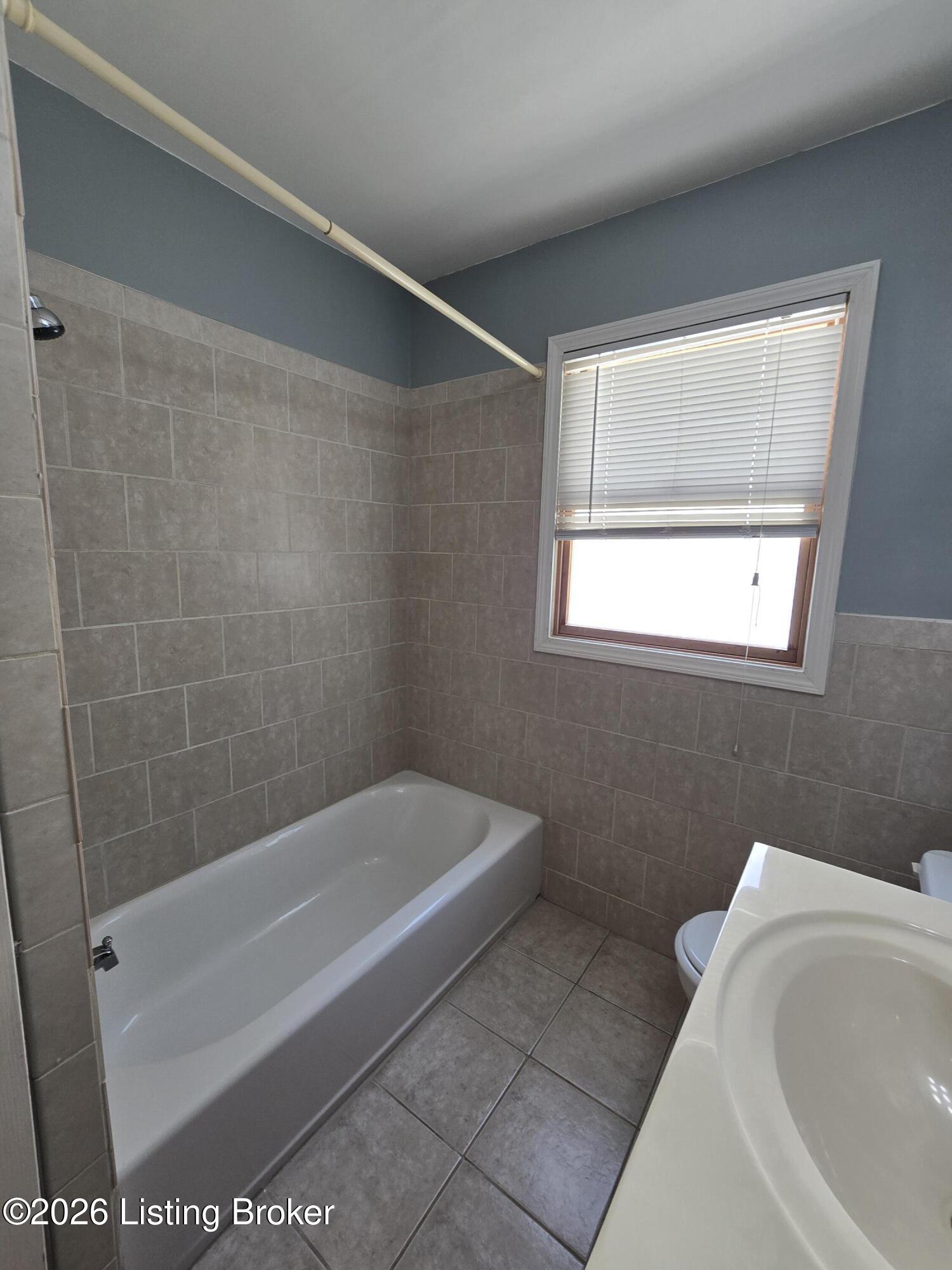3932 Kennison Ave Property Photo 44