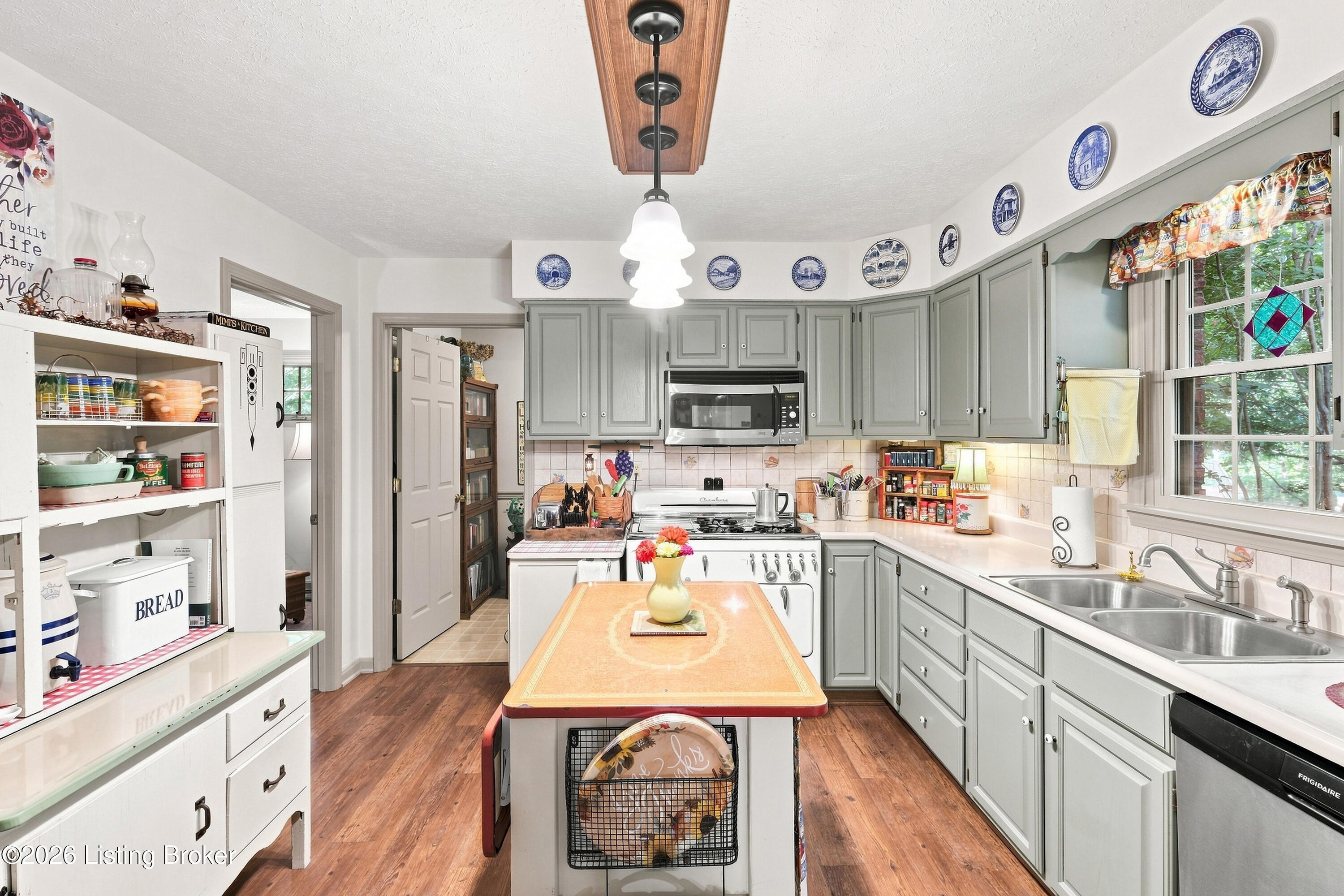 1700 Oak Grove Dr Property Photo 18