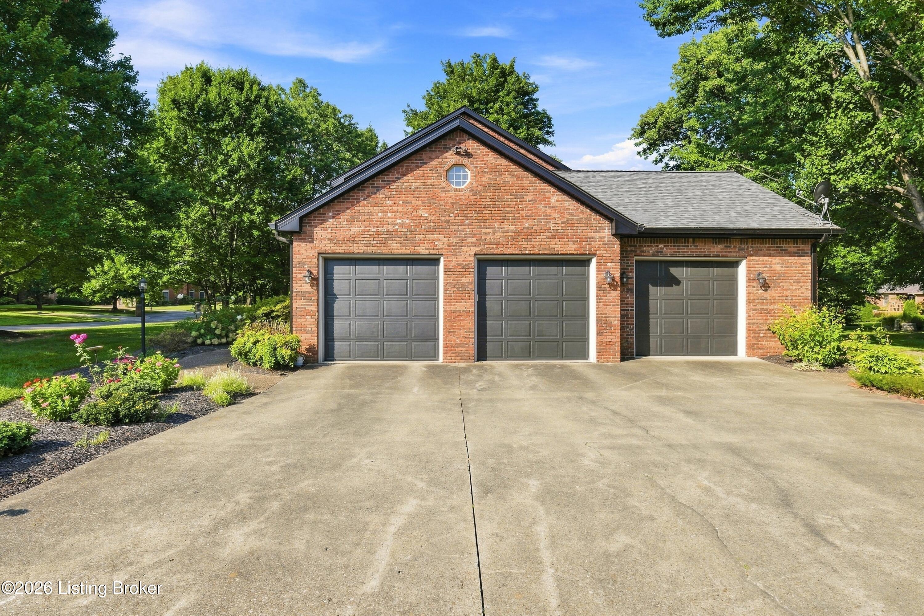 1700 Oak Grove Dr Property Photo 48