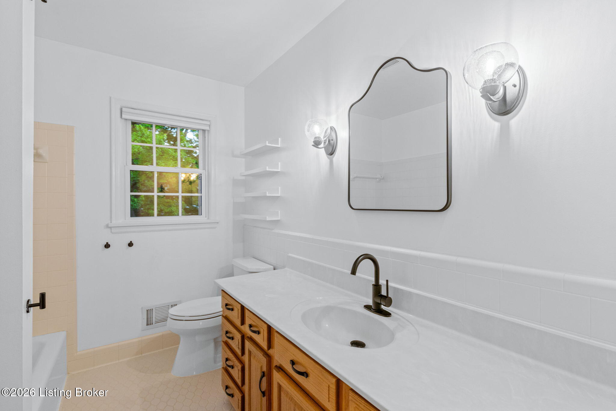 4605 Deepwood Dr Property Photo 36