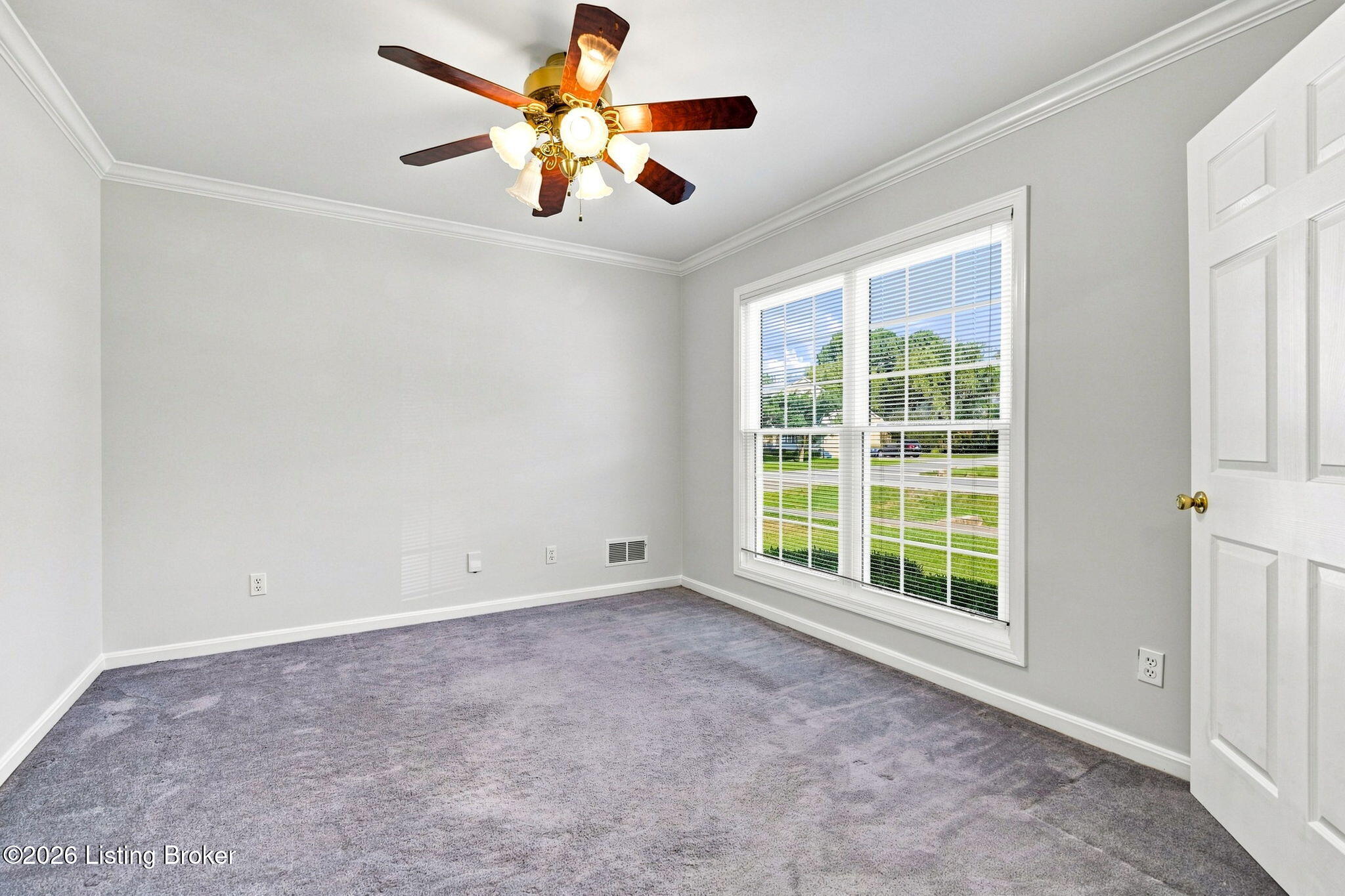 5318 Manor Ct Property Photo 6