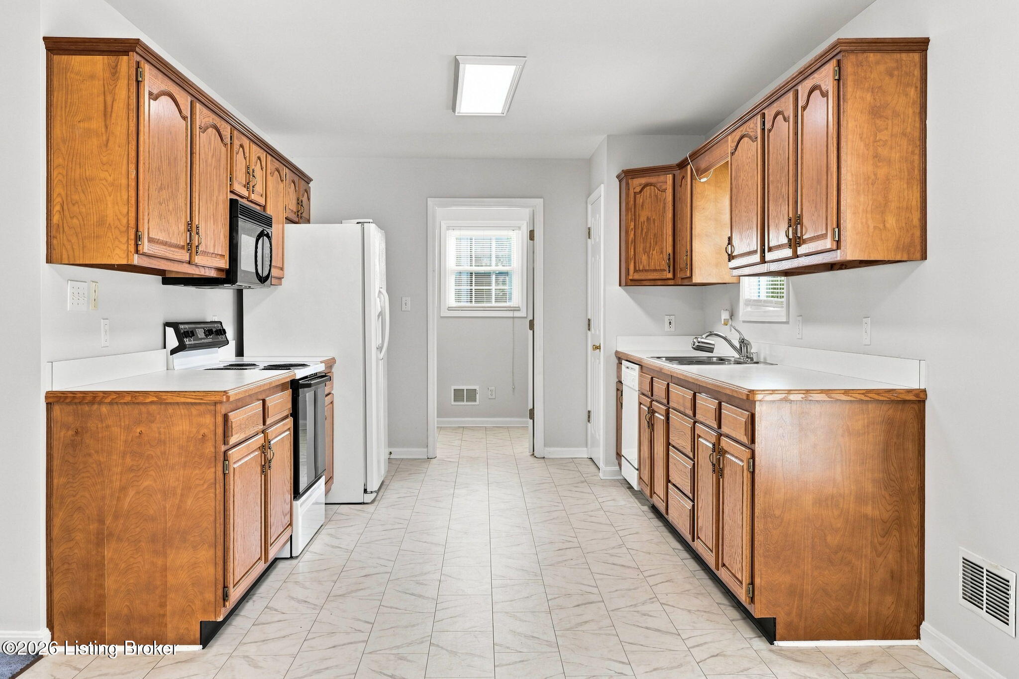 5318 Manor Ct Property Photo 10