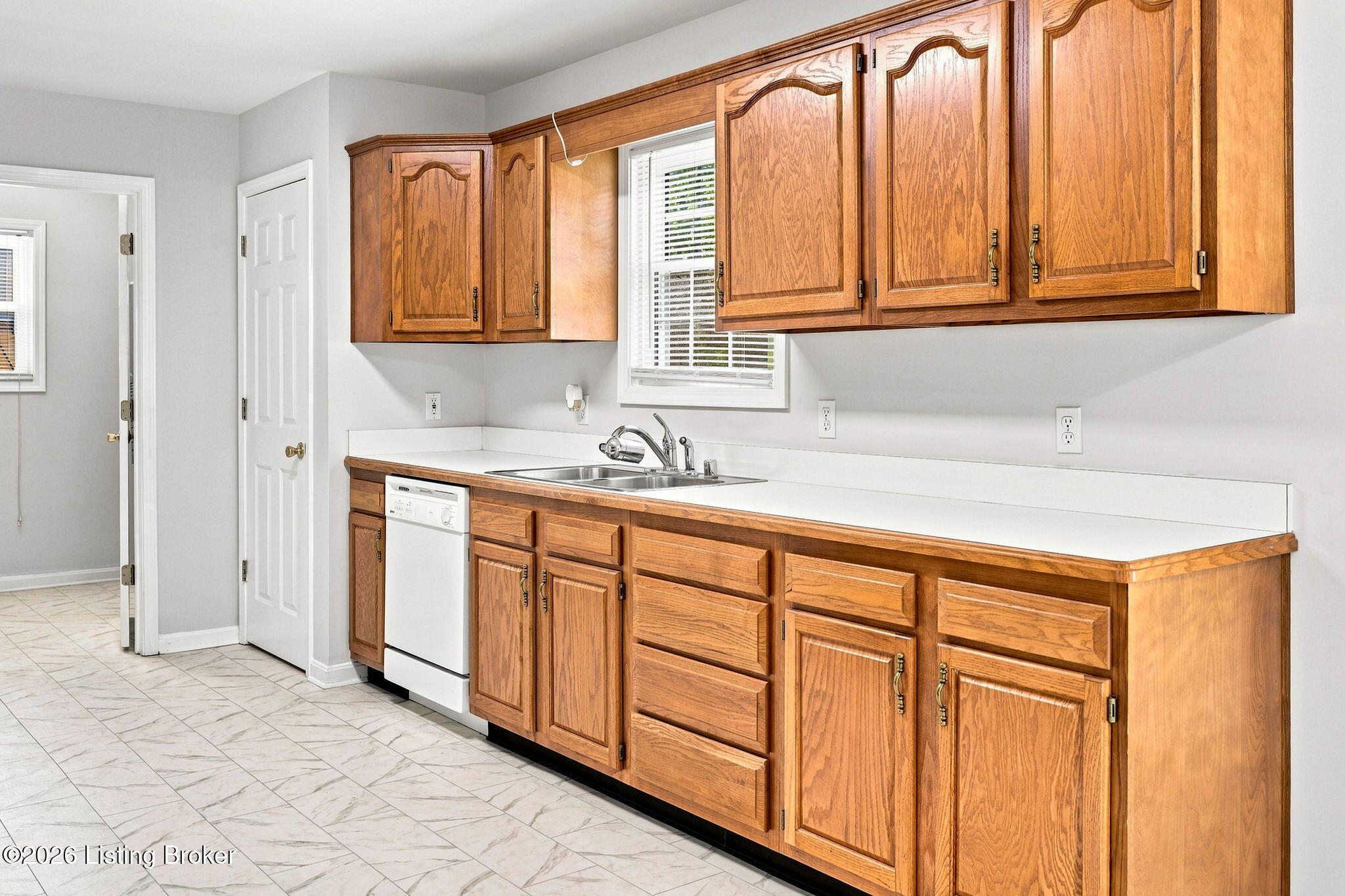 5318 Manor Ct Property Photo 11