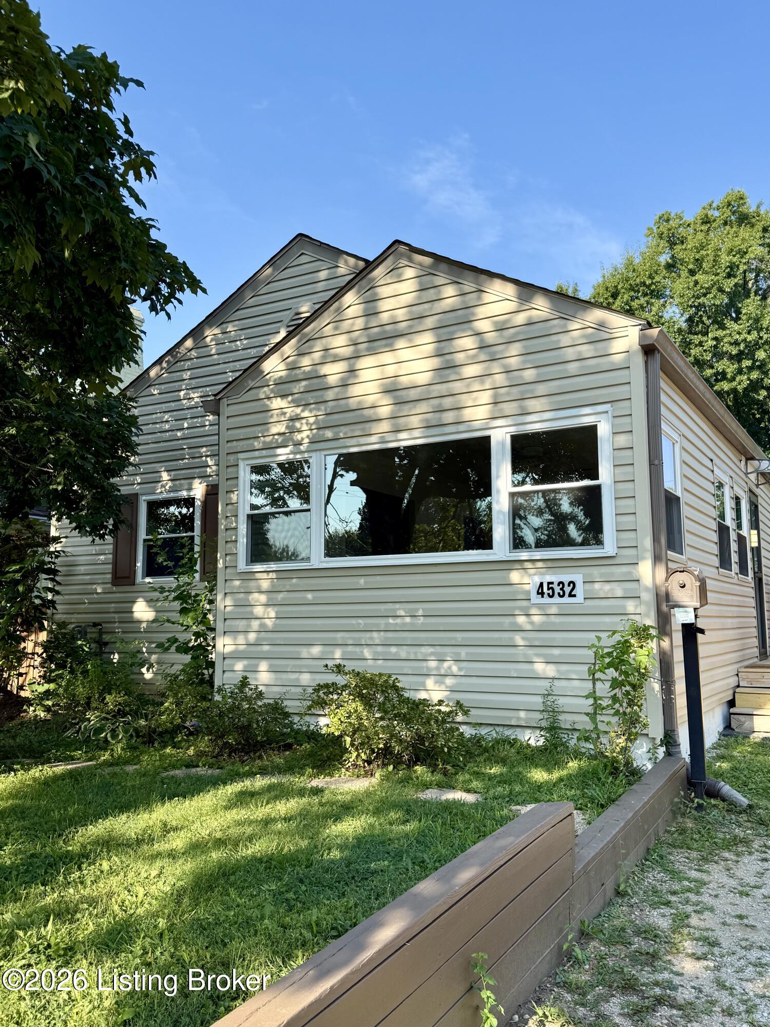 4532 S 1st St Property Photo 1