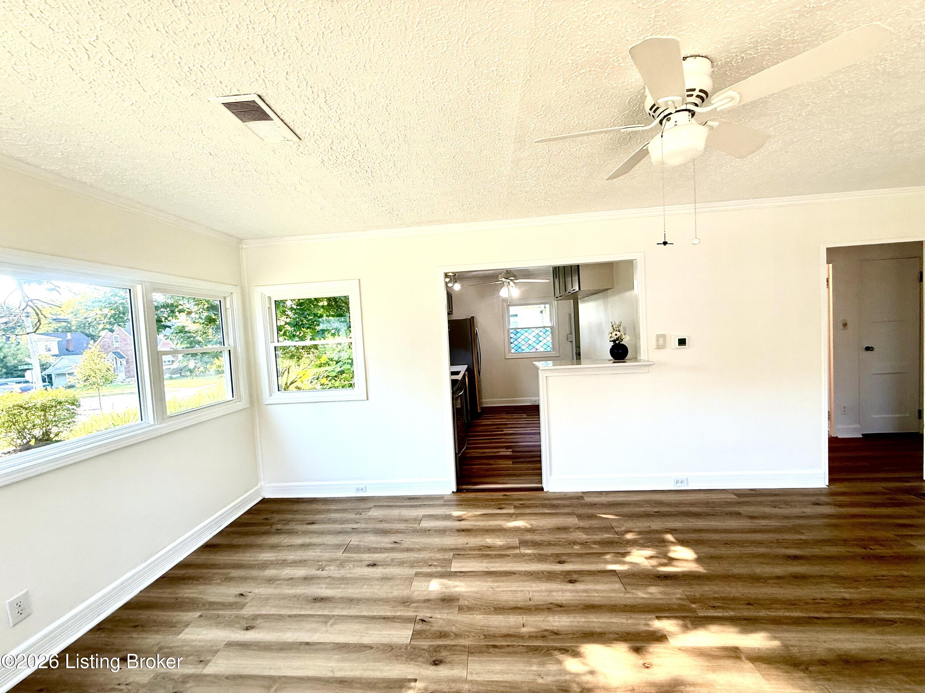 4532 S 1st St Property Photo 6